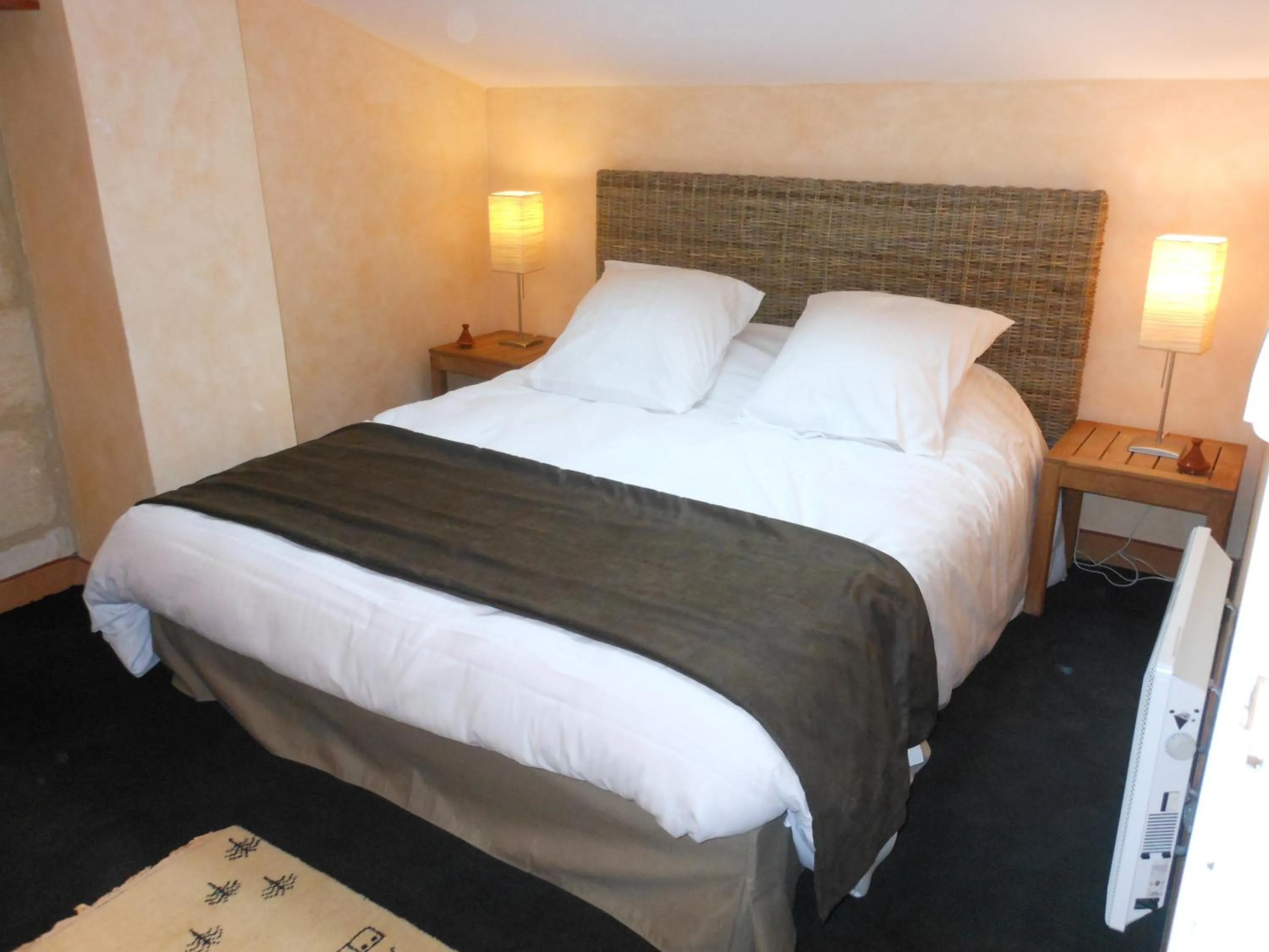 Bed in Les Logis du Roy