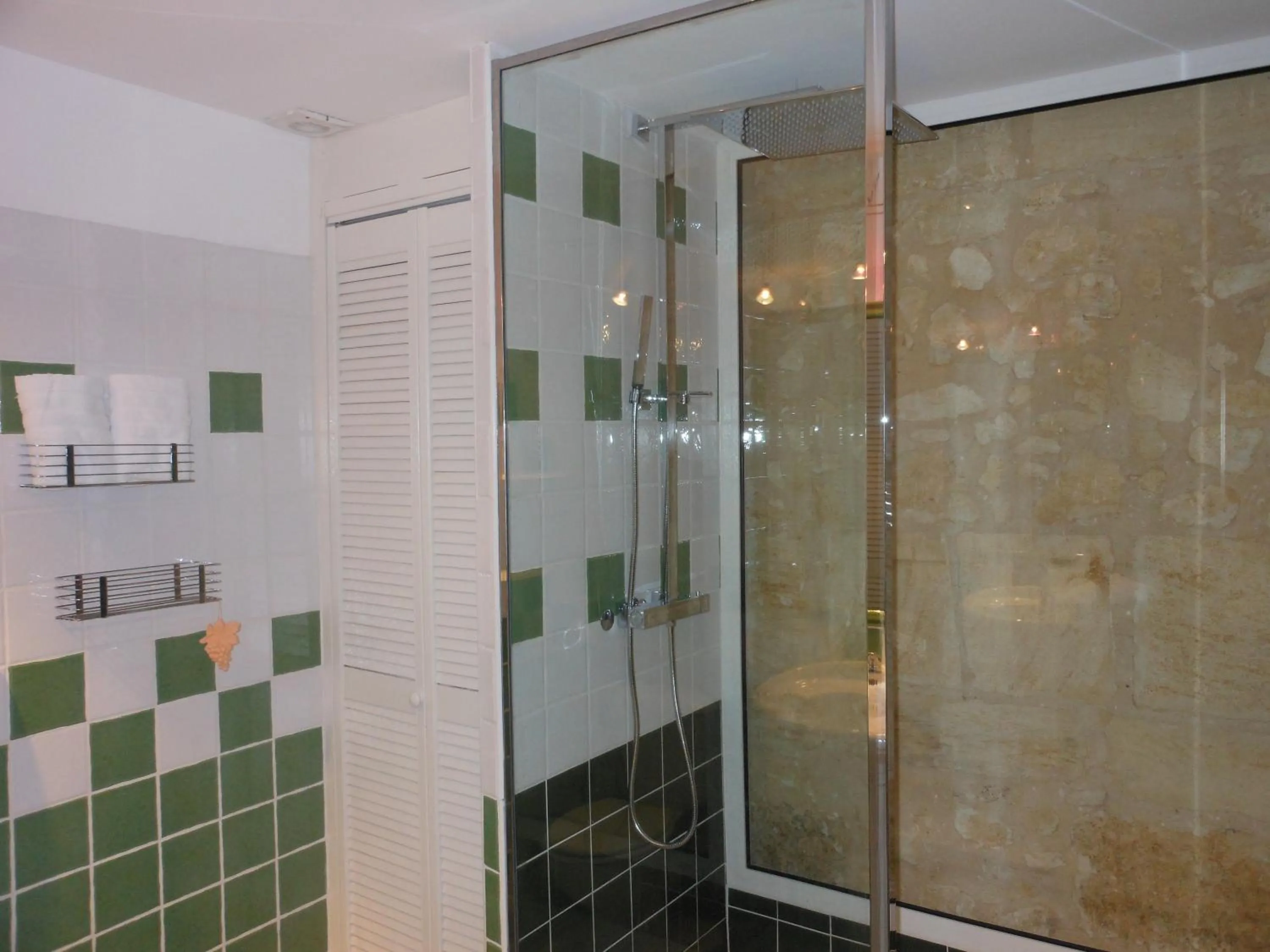 Bathroom in Les Logis du Roy