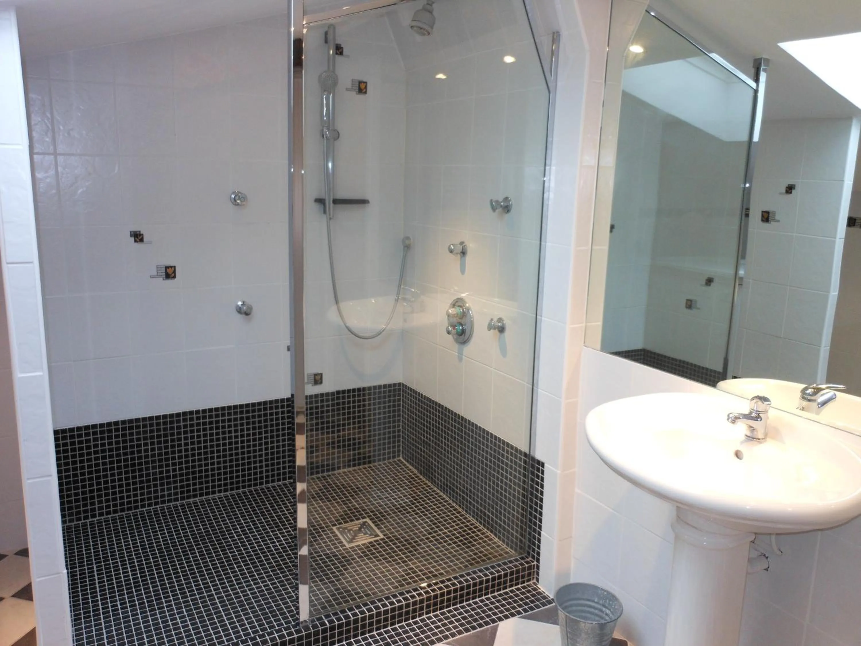 Bathroom in Les Logis du Roy