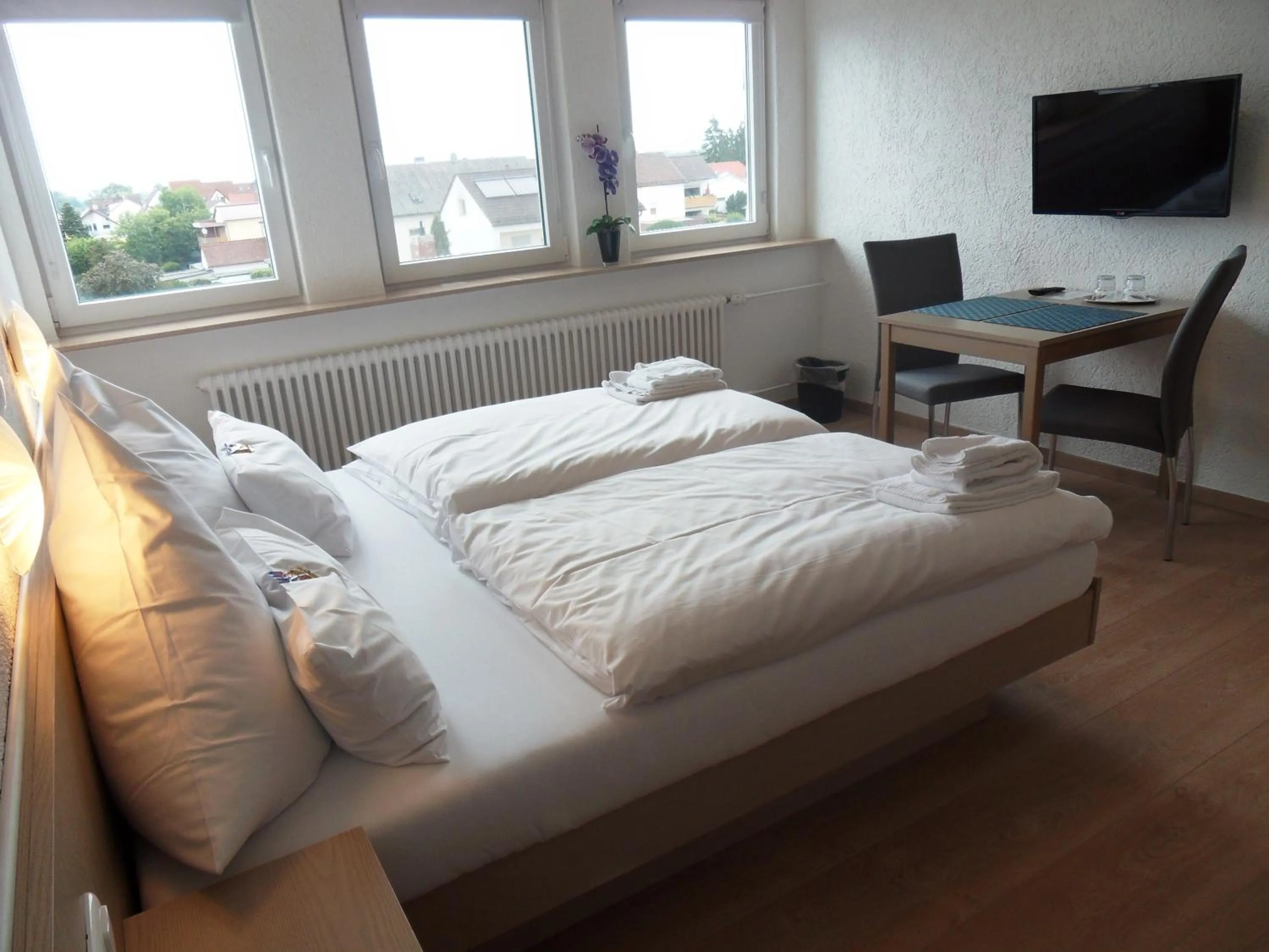 Day, Bed in Hotel Linnert