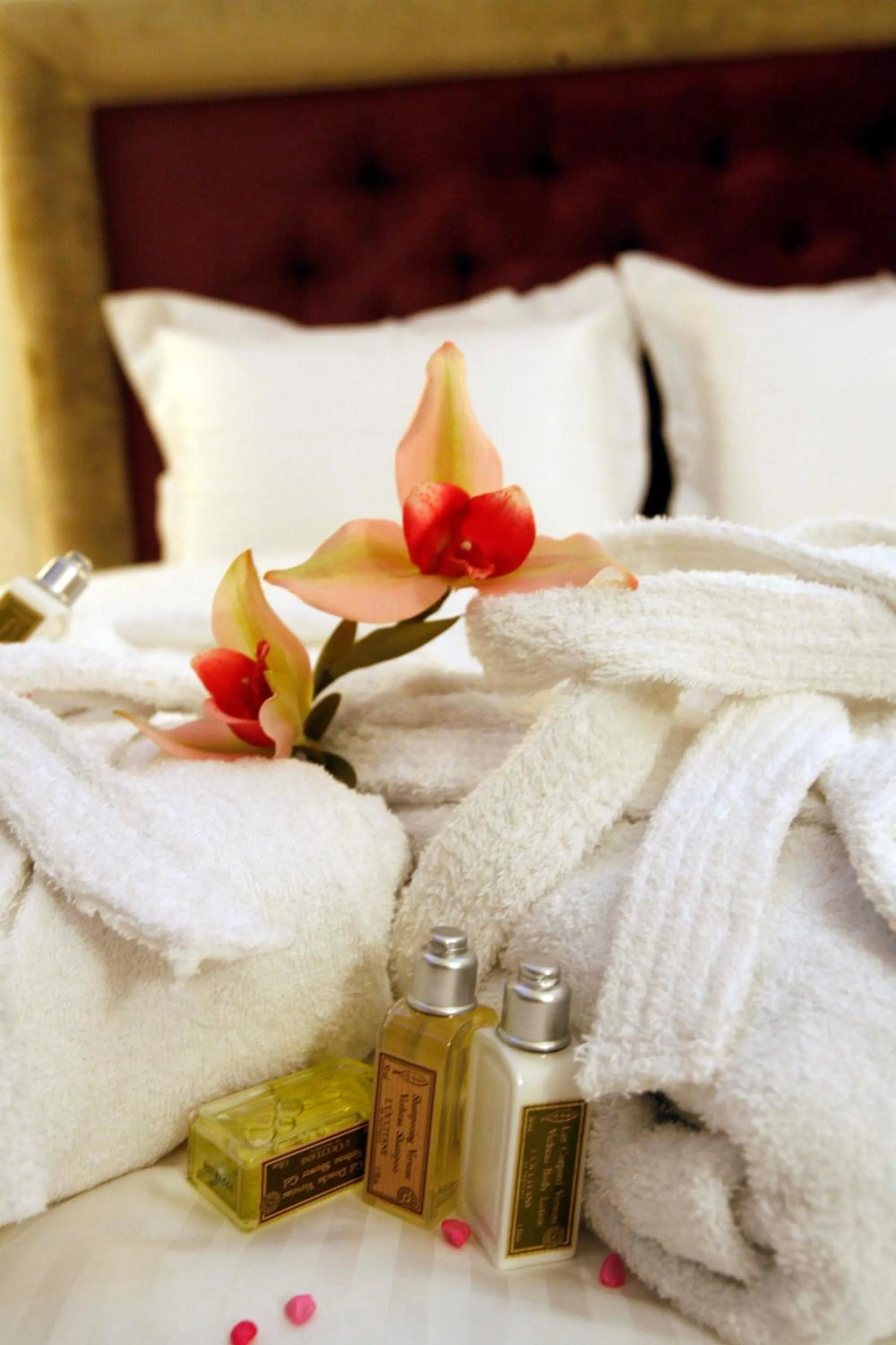 Decorative detail, Bed in Diamond River Resort & Spa