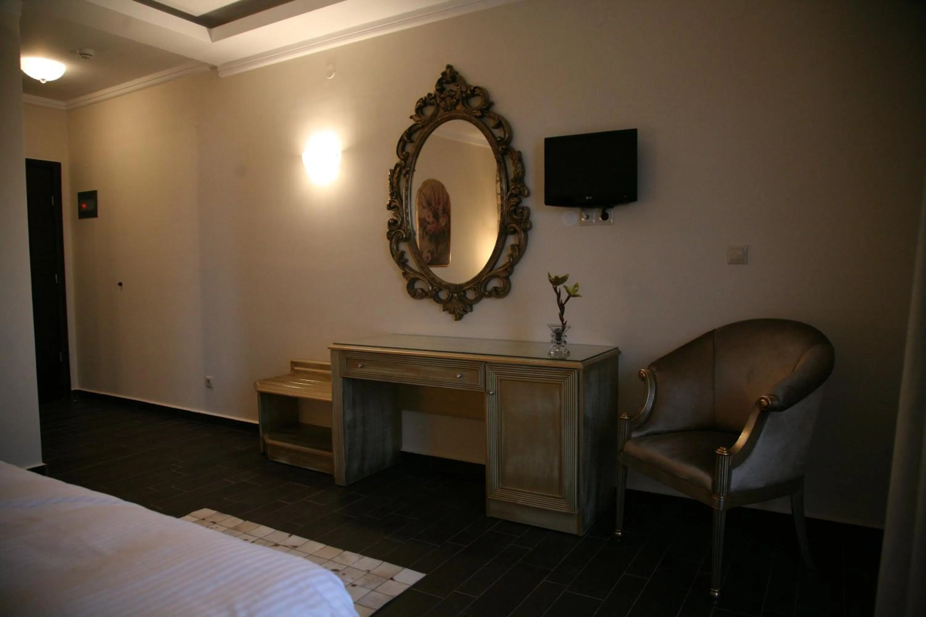 Seating area, Bed in Diamond River Resort & Spa