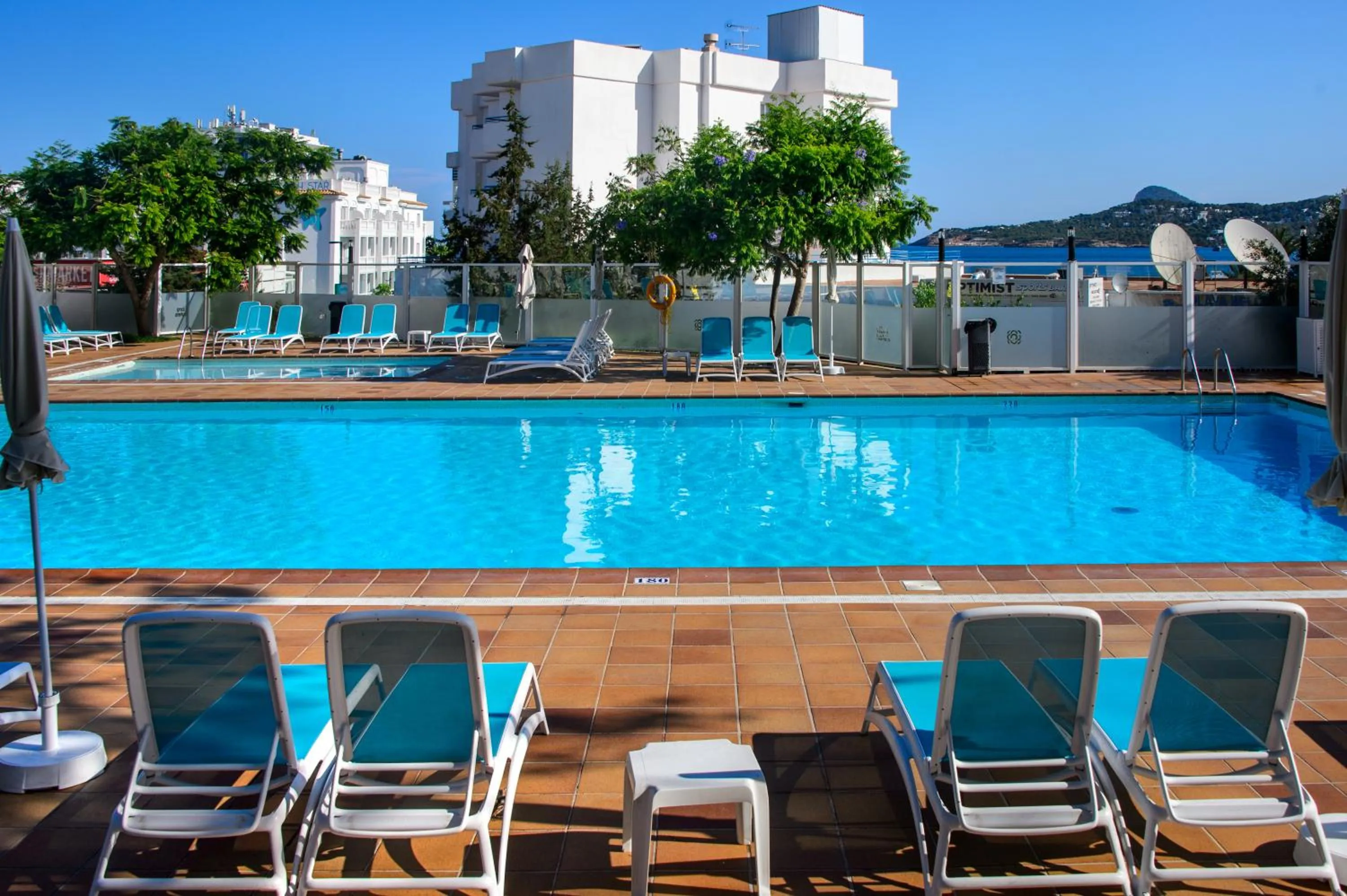 Swimming pool in Apartamentos Vibra Riviera