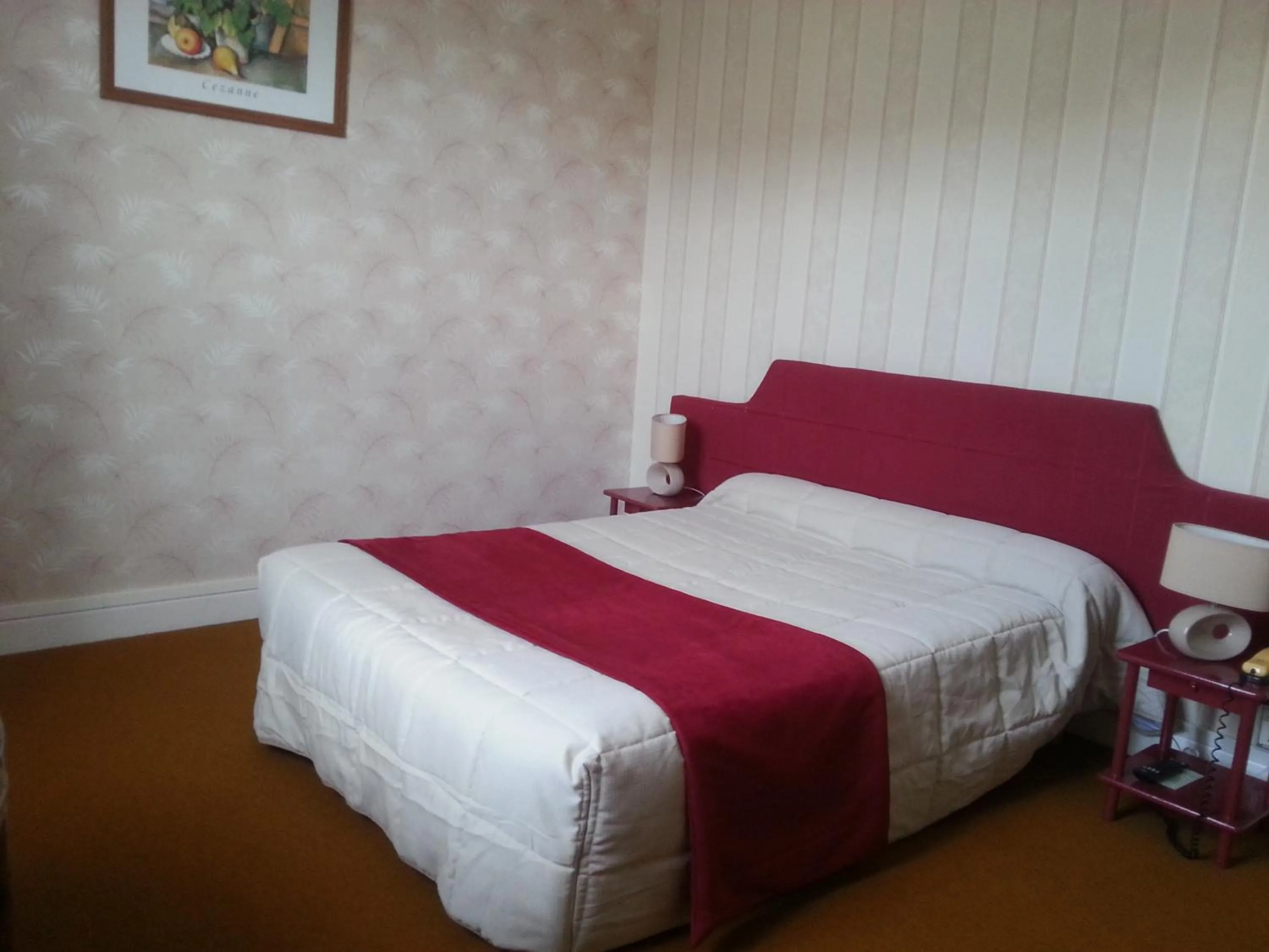 Bedroom, Bed in Hôtel La Résidence