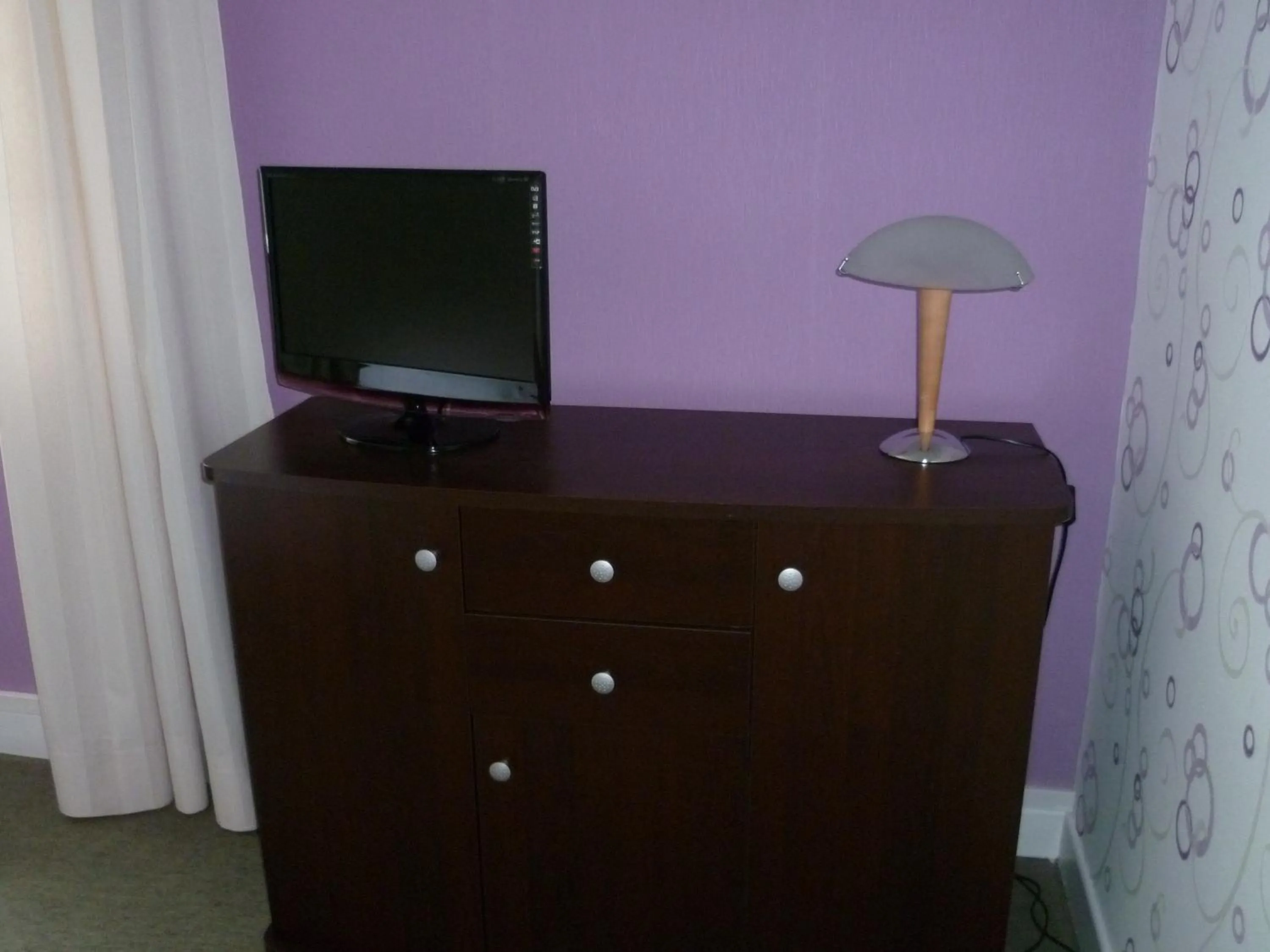 TV and multimedia in Hôtel La Résidence