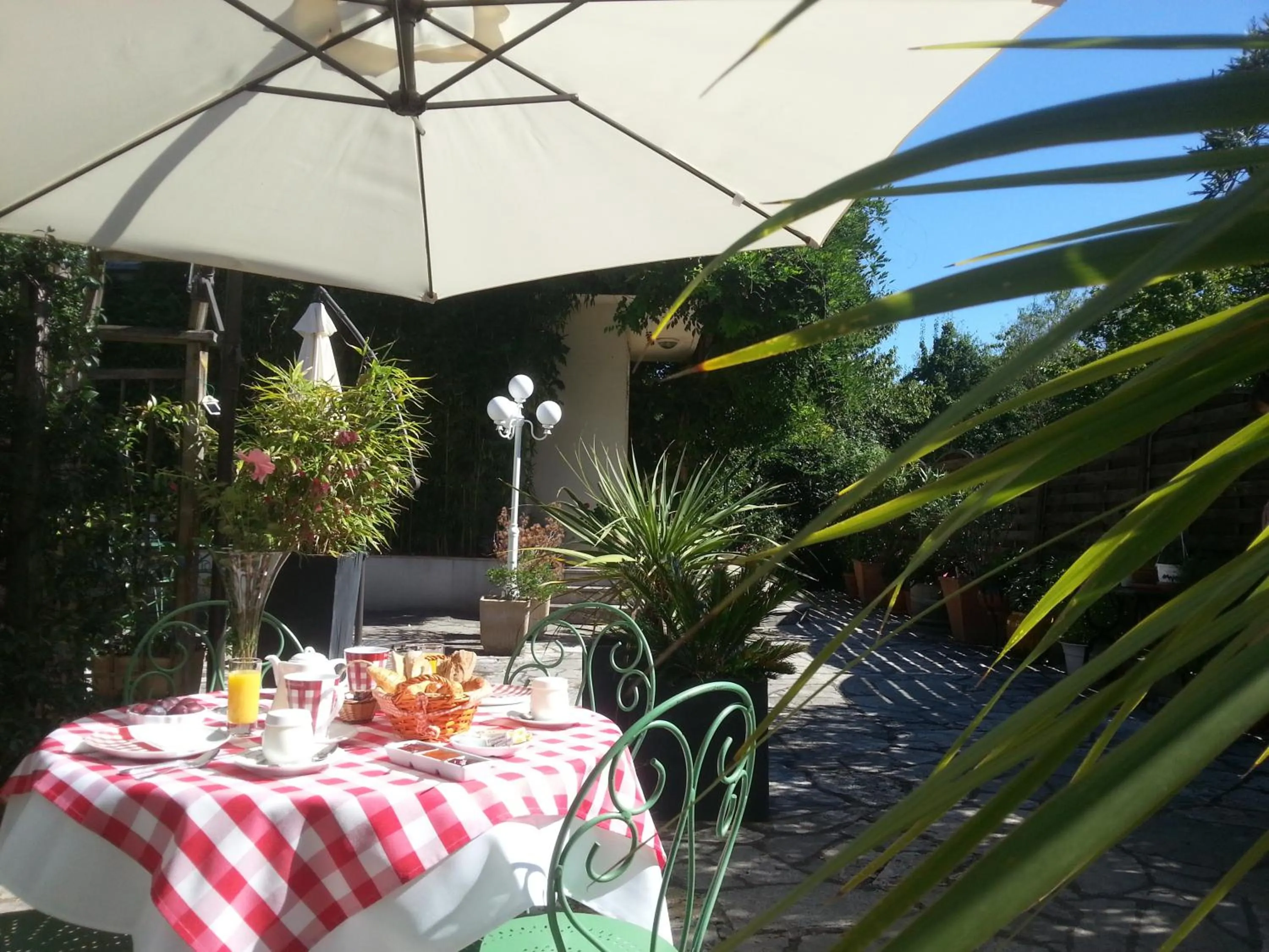 Balcony/Terrace in Hôtel La Résidence