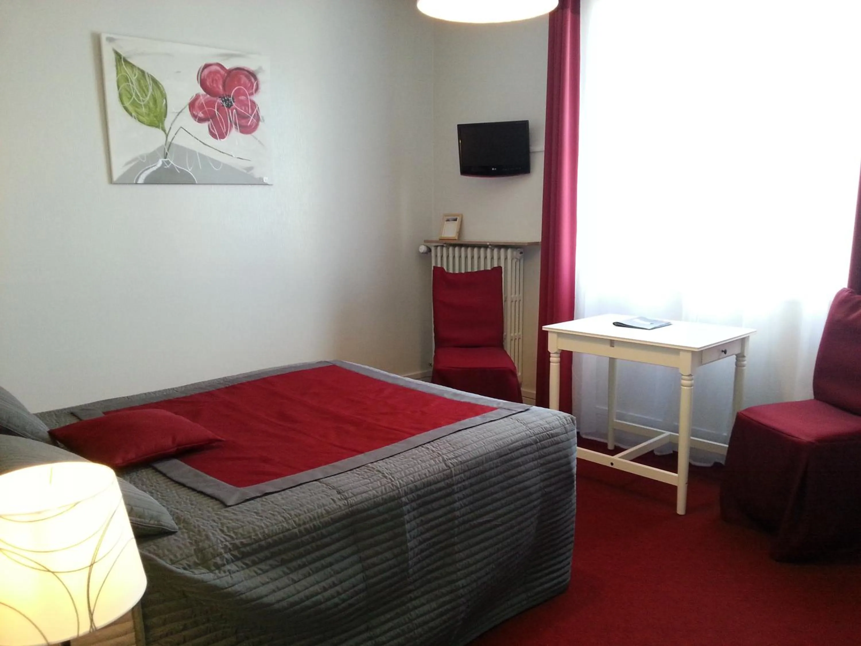Photo of the whole room, Bed in Hôtel La Résidence