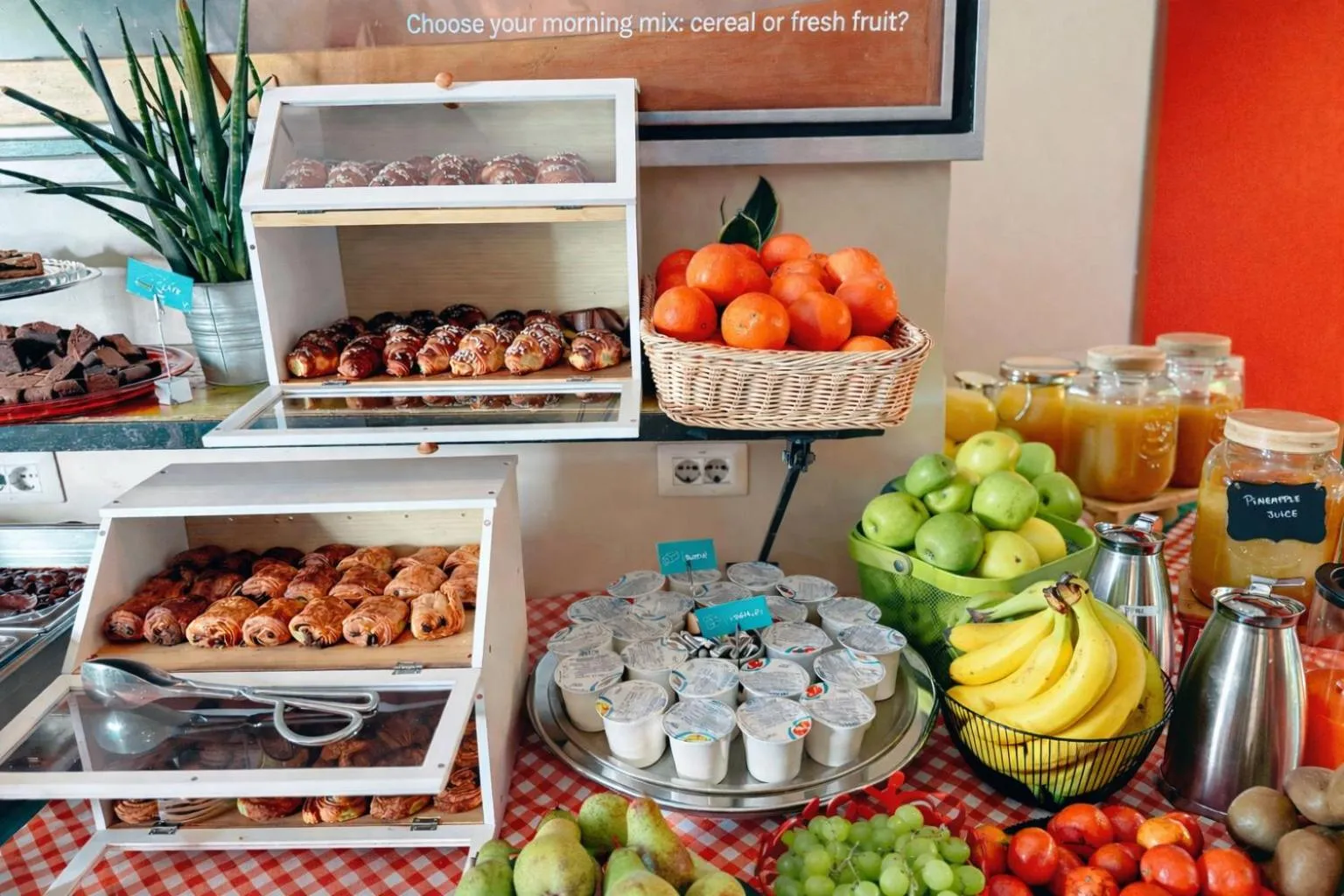 Food and drinks in Hotel Merlini