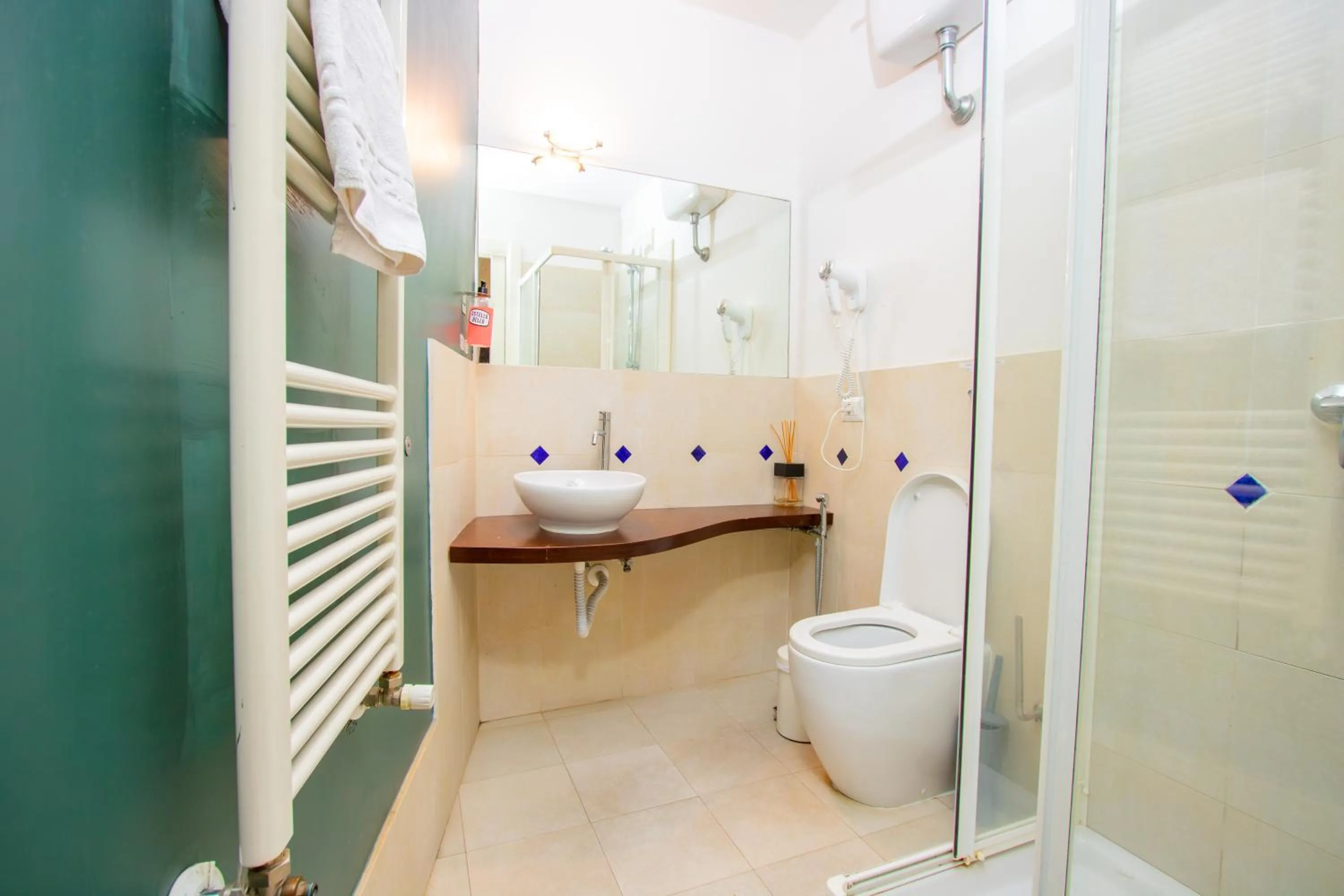 Shower in Hotel Merlini