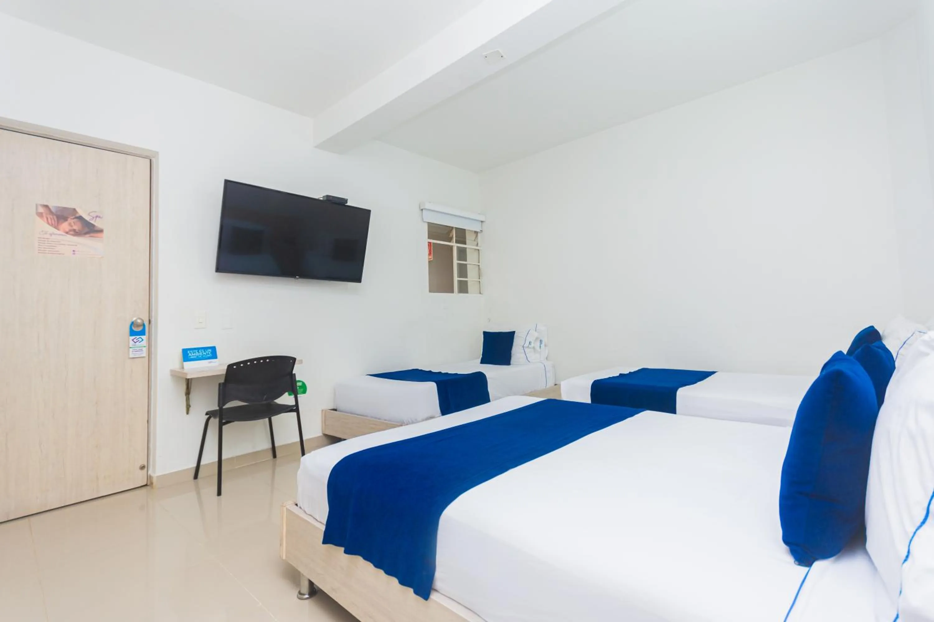 Photo of the whole room, Bed in Hotel Suite del Parque