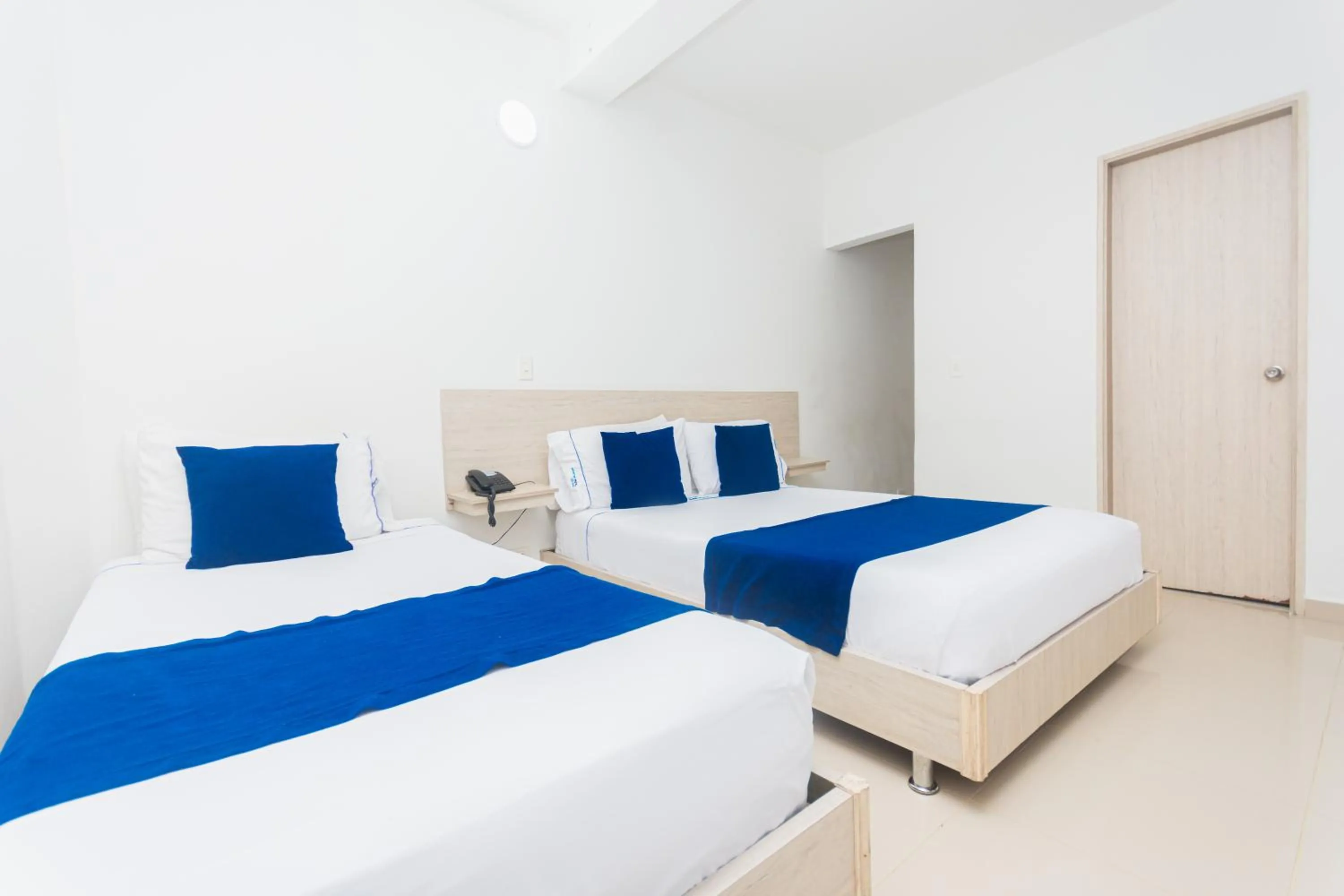 Bedroom, Bed in Hotel Suite del Parque