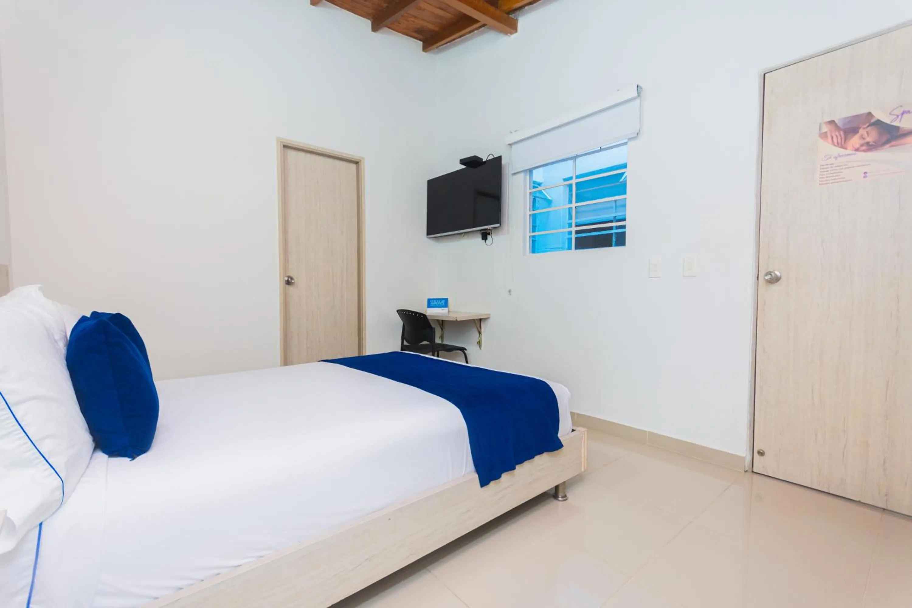 Photo of the whole room, Bed in Hotel Suite del Parque