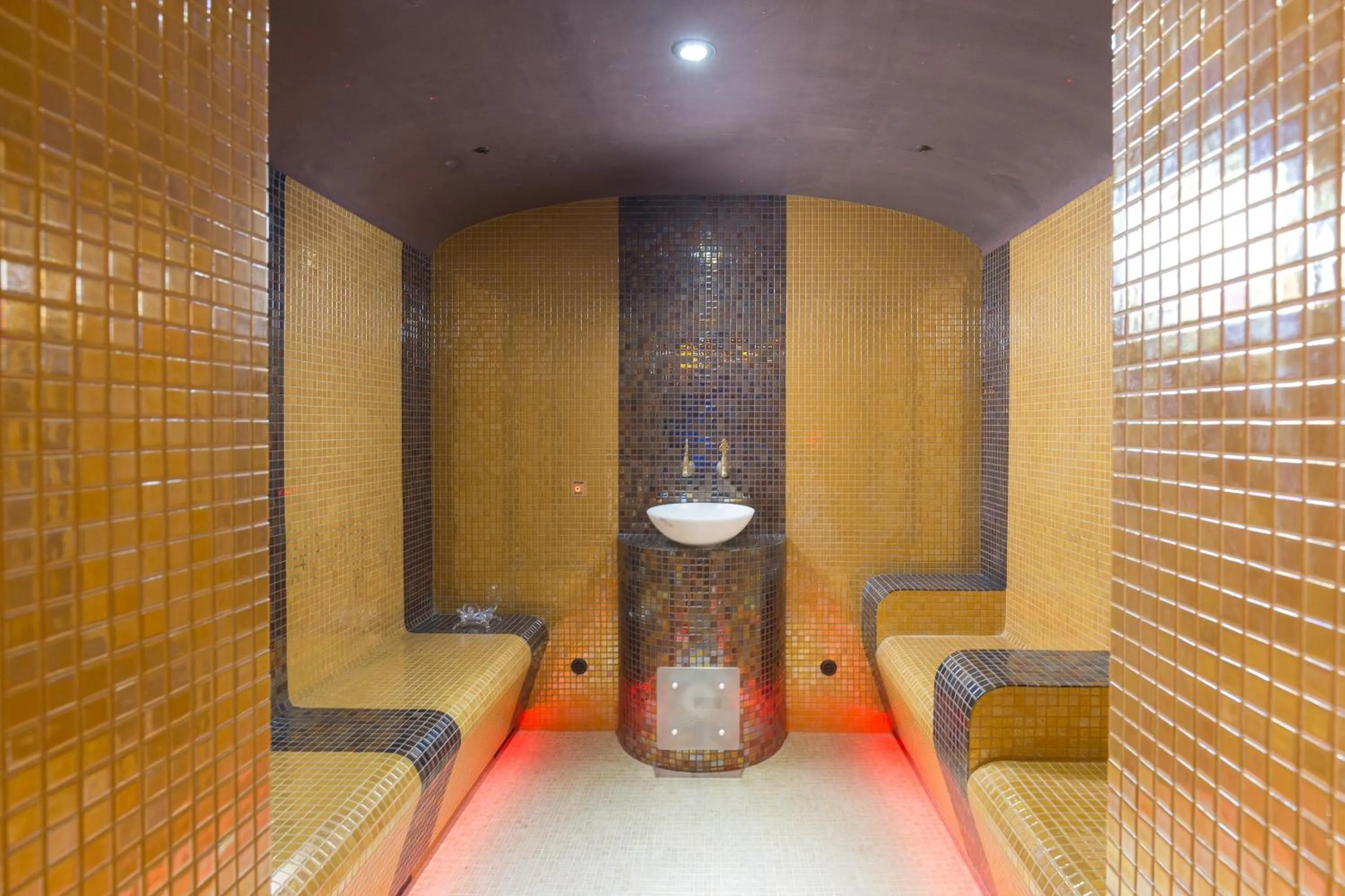 Public Bath in Nobil Luxury Boutique Hotel