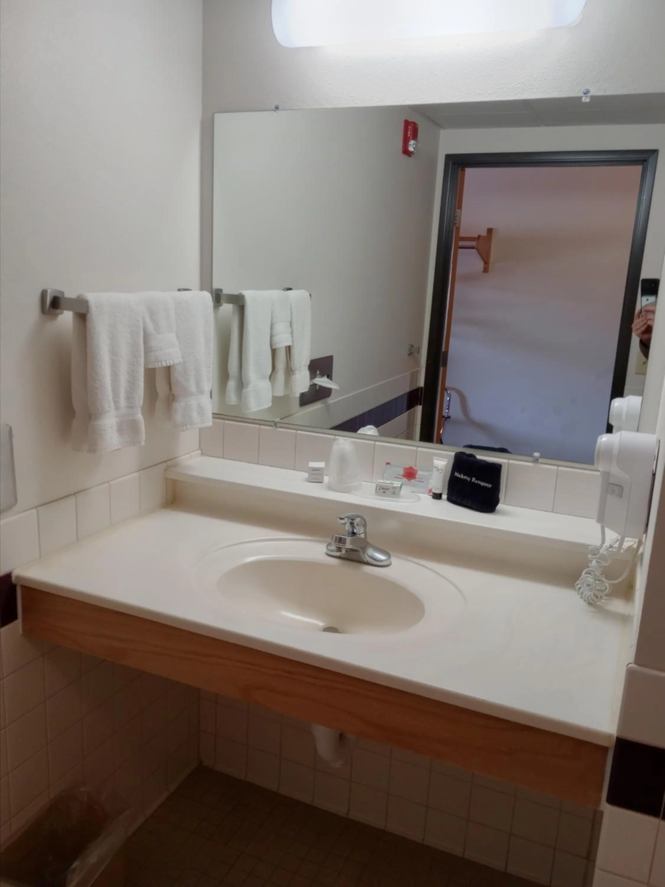 Bathroom in FairBridge Inn & Suites Thorp