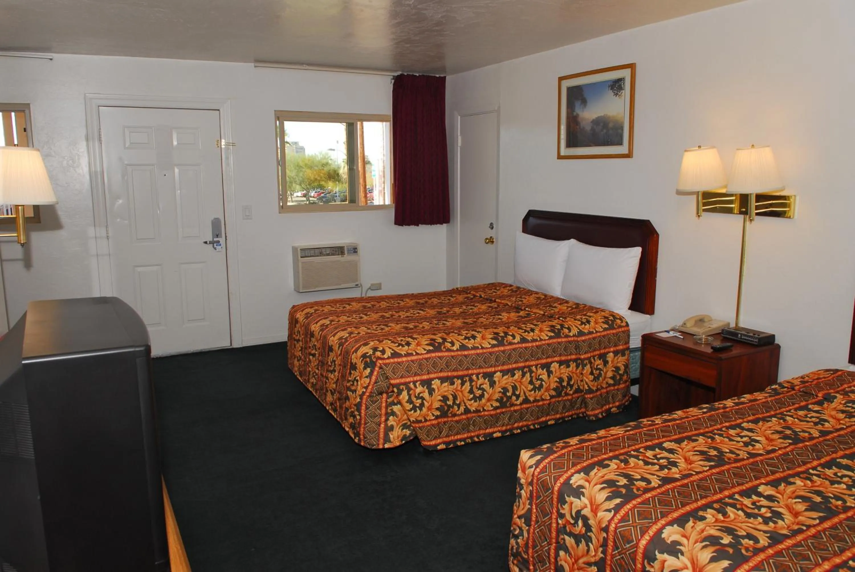 Bedroom, Bed in Stone Inn Extended Stay U of A