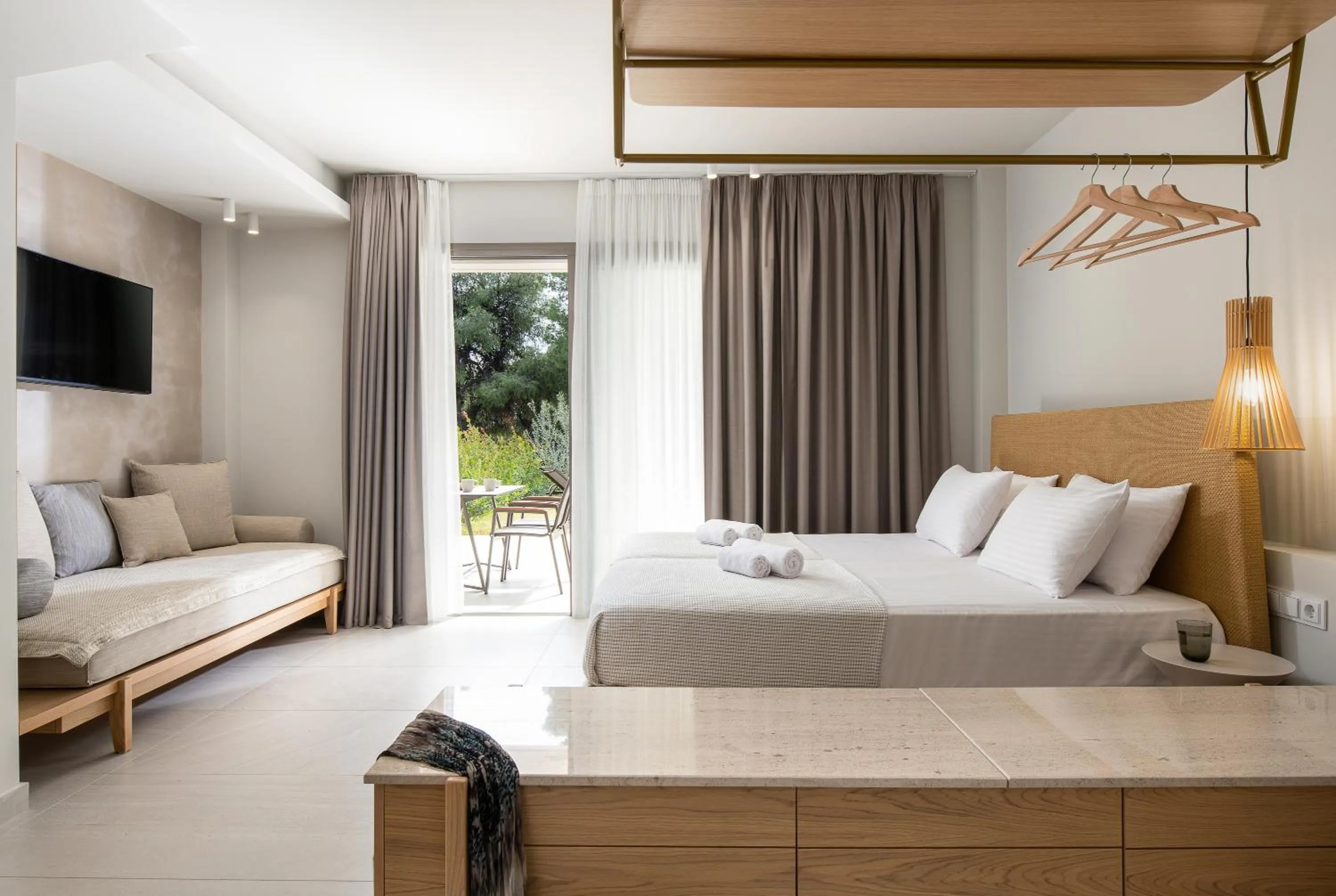 Living room, Bed in Philoxenia Hotel