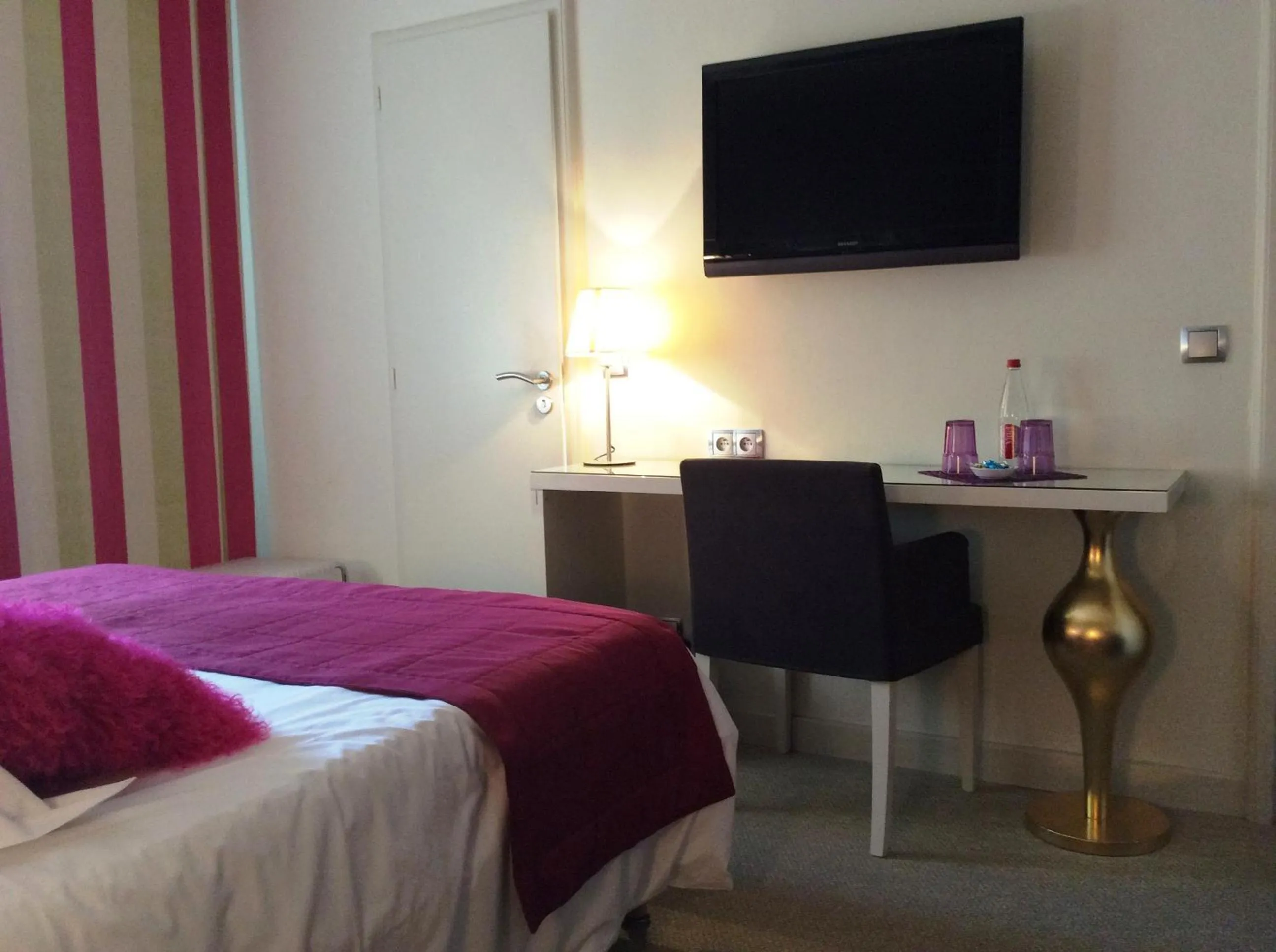 Bedroom, Bed in Hotel La Chaumiere