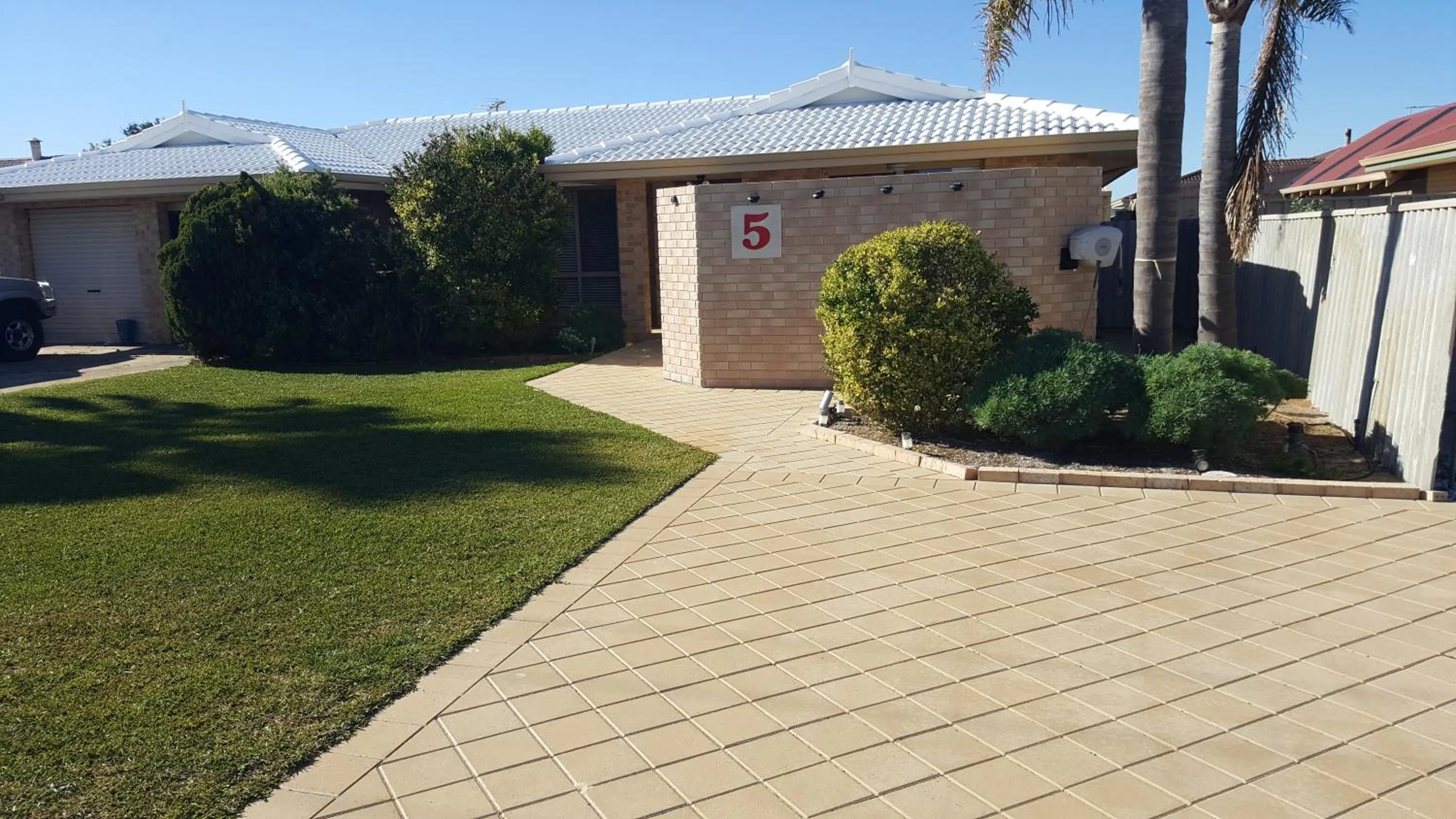 Property building in Alexander Drive B & B