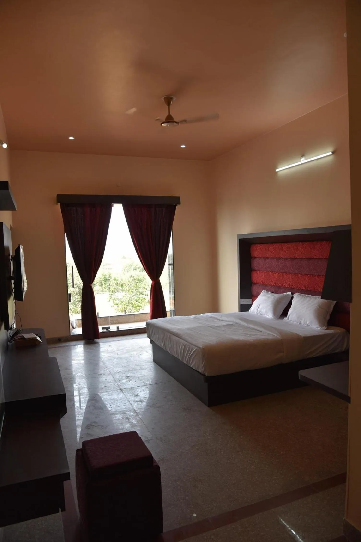 Bed in Chitrakoot Garden and Resorts