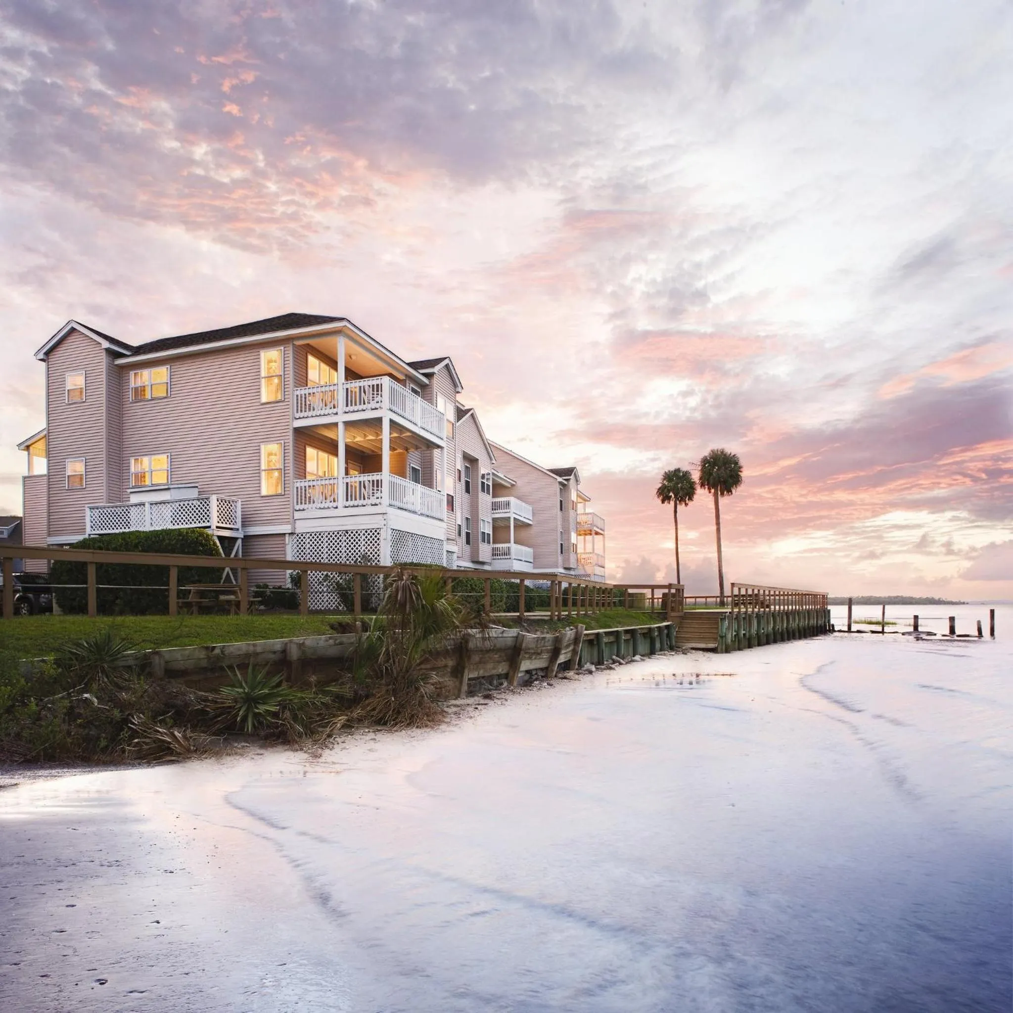 Property building in Club Wyndham Ocean Ridge