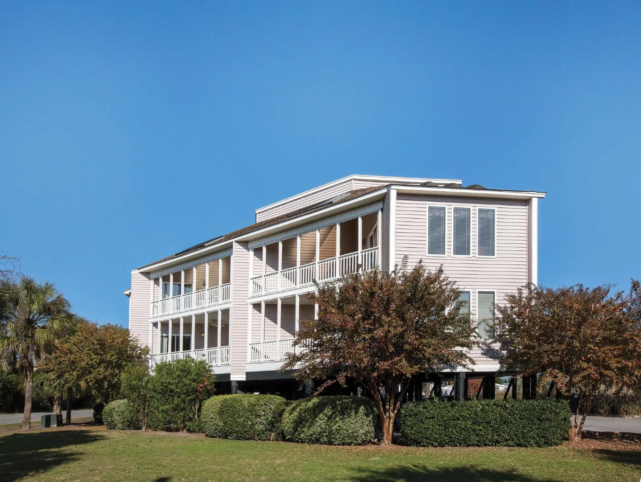 Property building in Club Wyndham Ocean Ridge