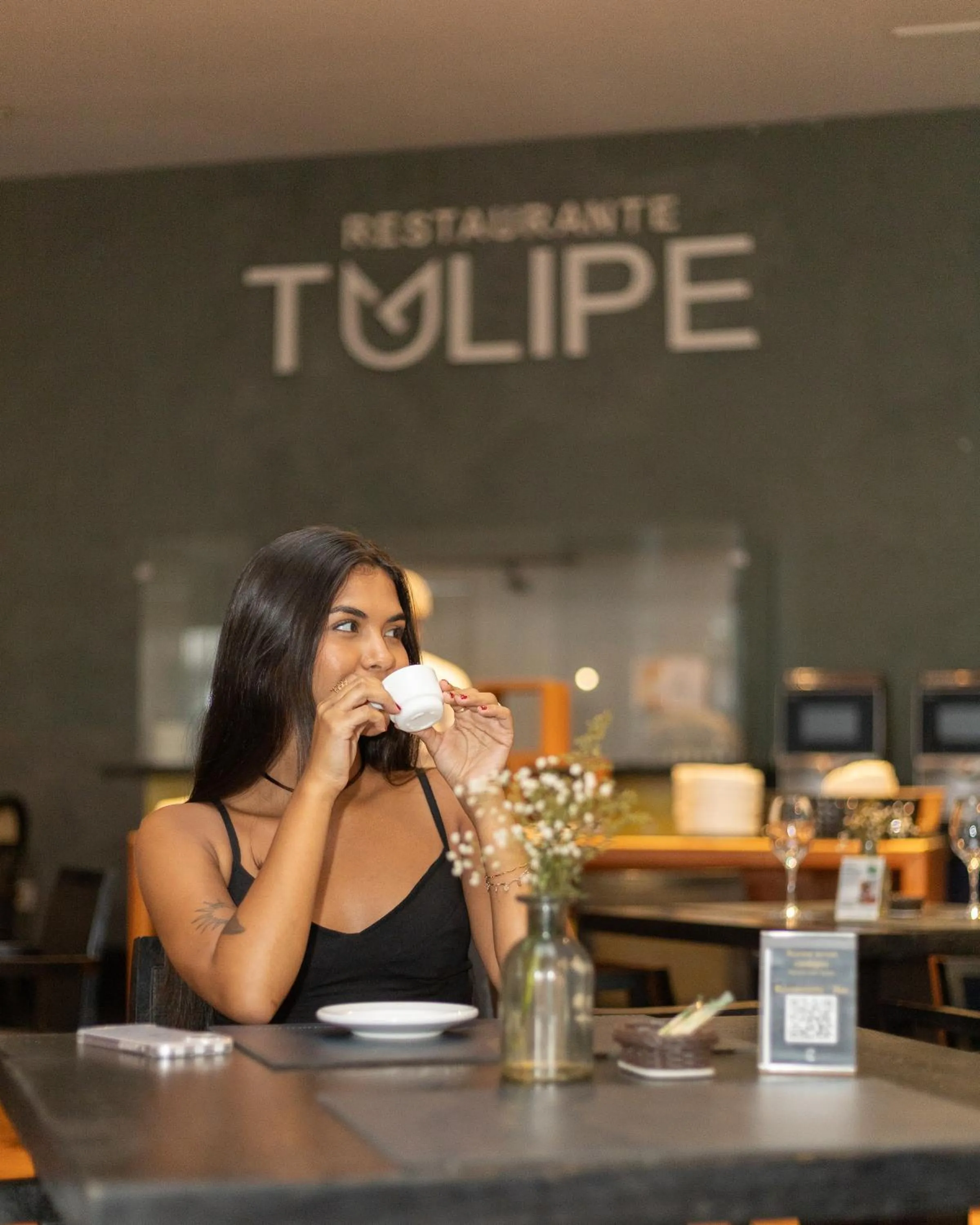 Lounge or bar in Golden Tulip Porto Vitória