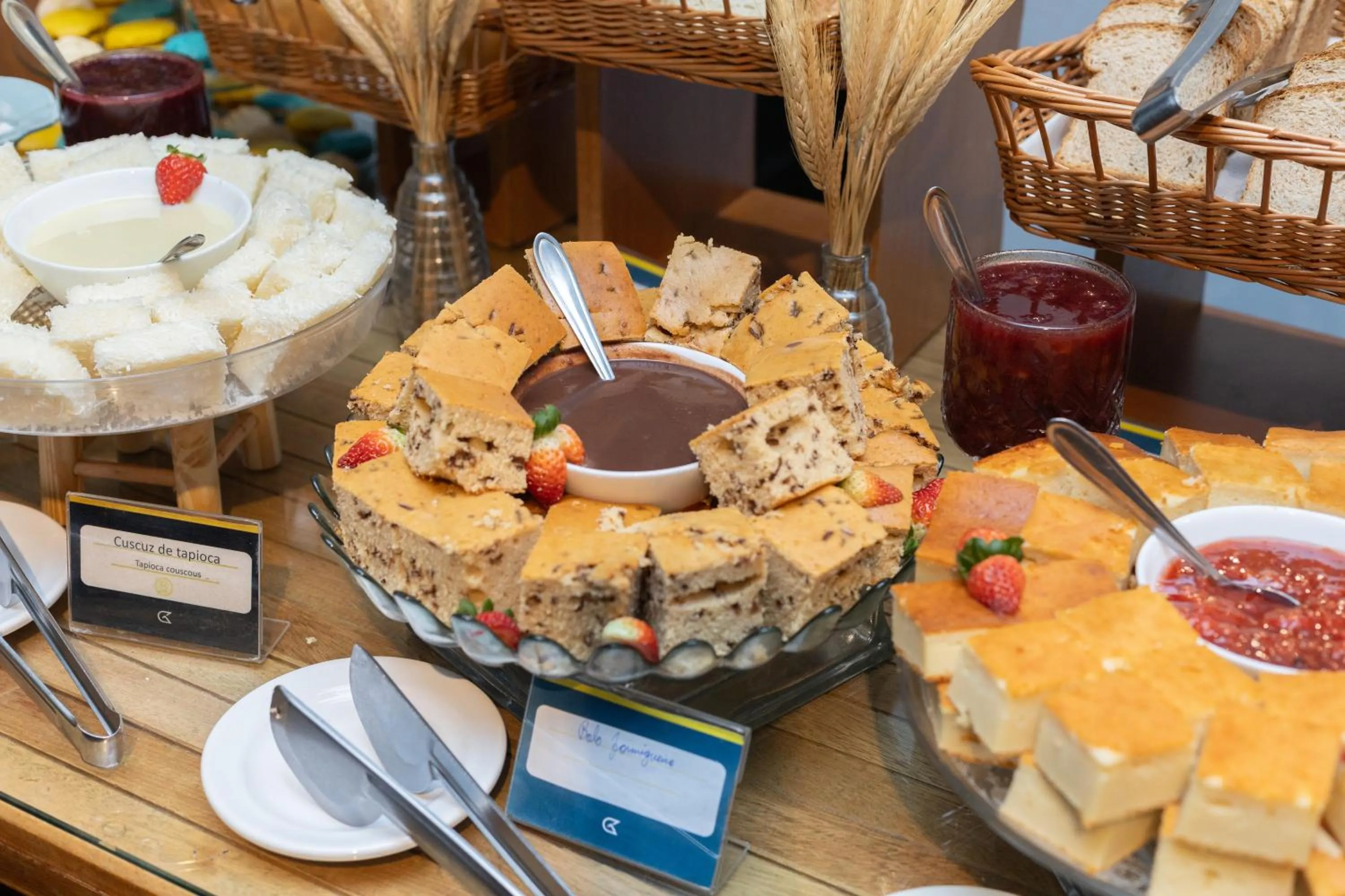 Food in Golden Tulip Porto Vitória