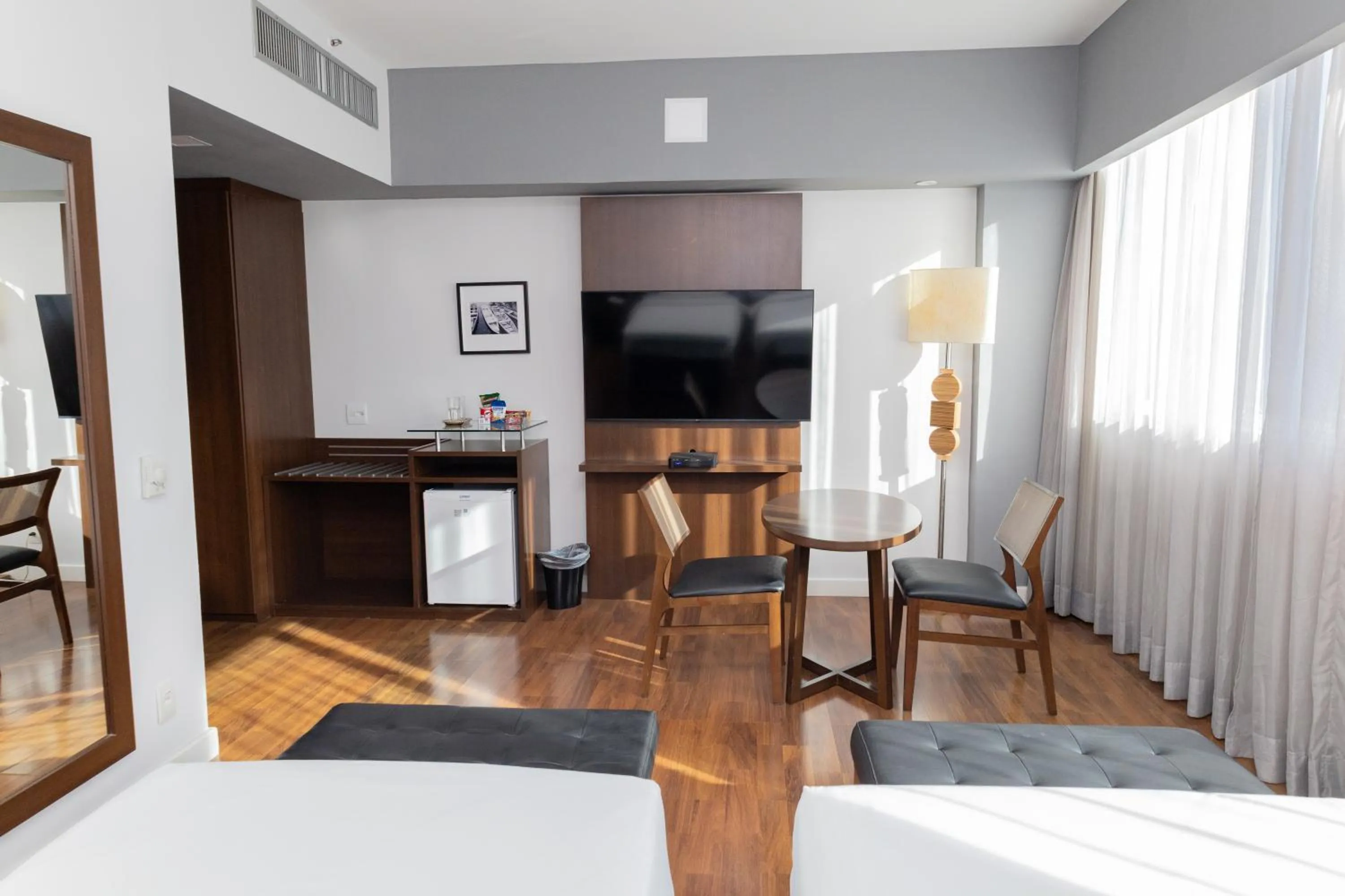 Photo of the whole room in Golden Tulip Porto Vitória