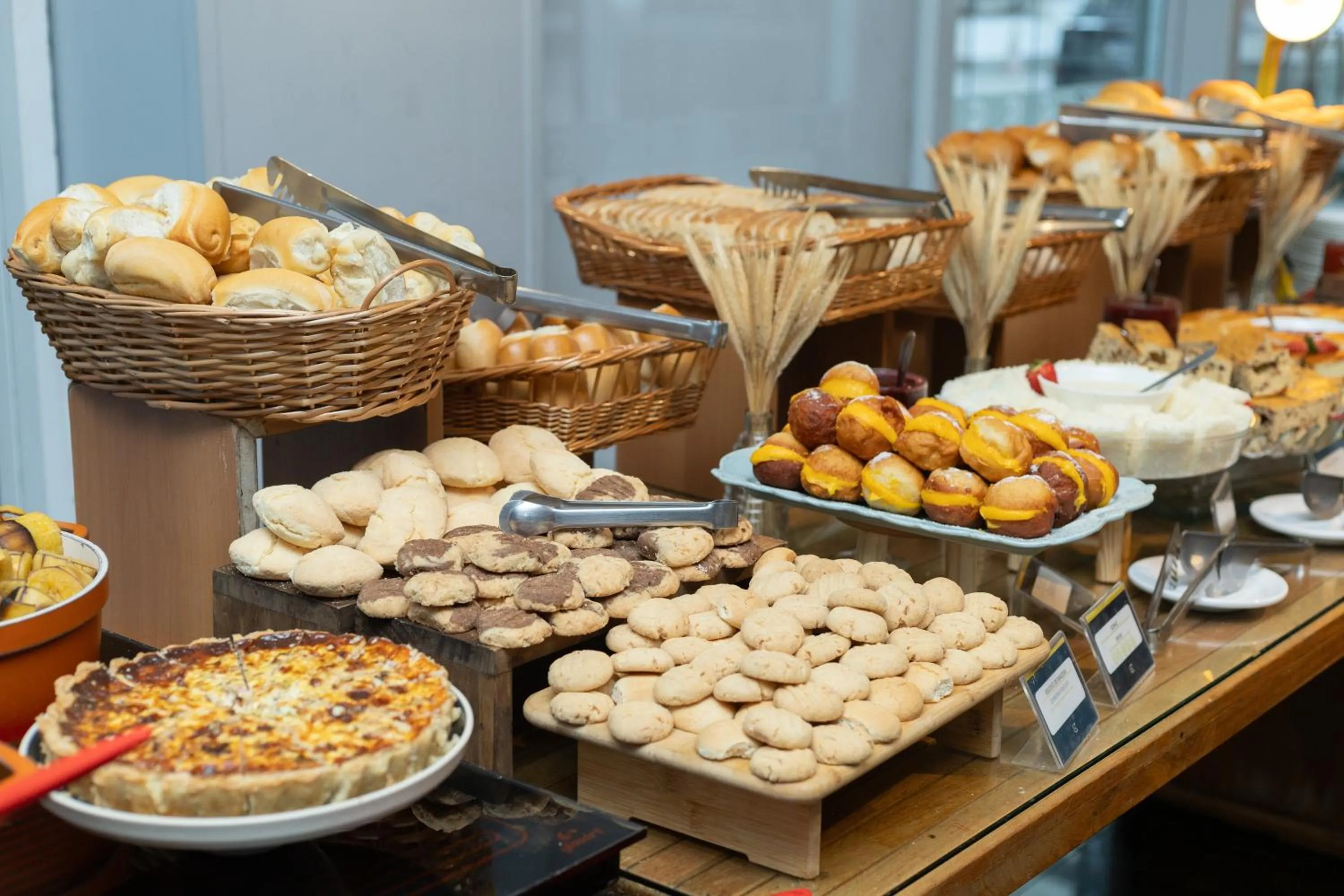 Food in Golden Tulip Porto Vitória