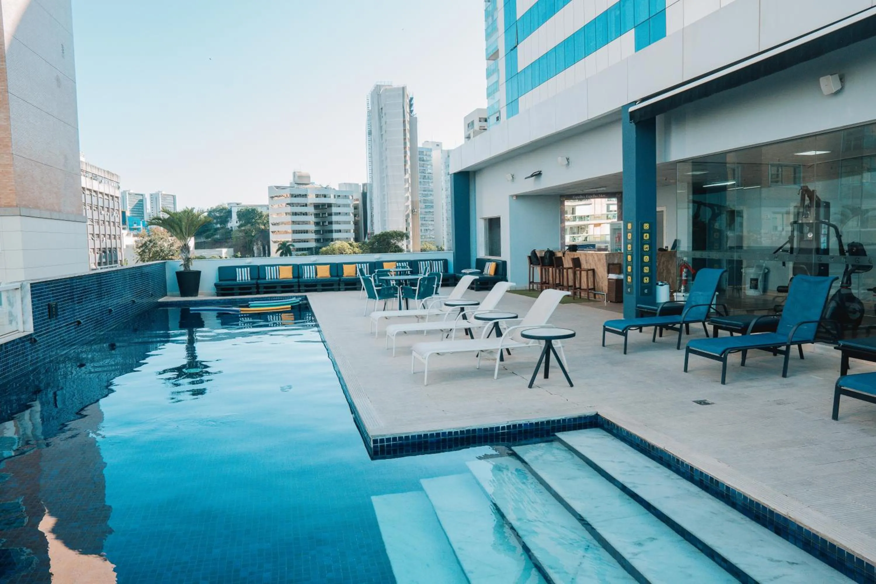 Swimming pool in Golden Tulip Porto Vitória