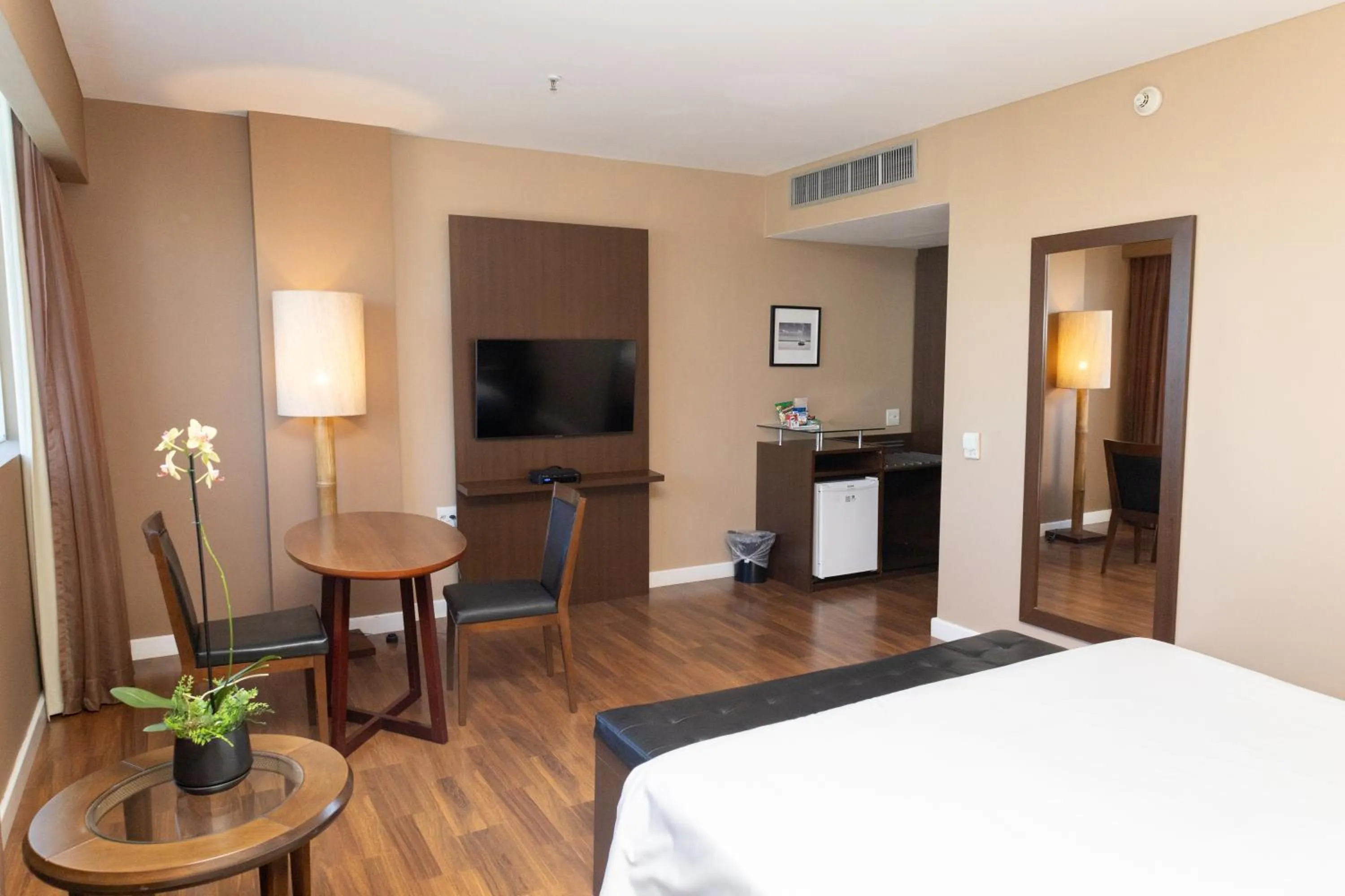 Photo of the whole room, Bed in Golden Tulip Porto Vitória