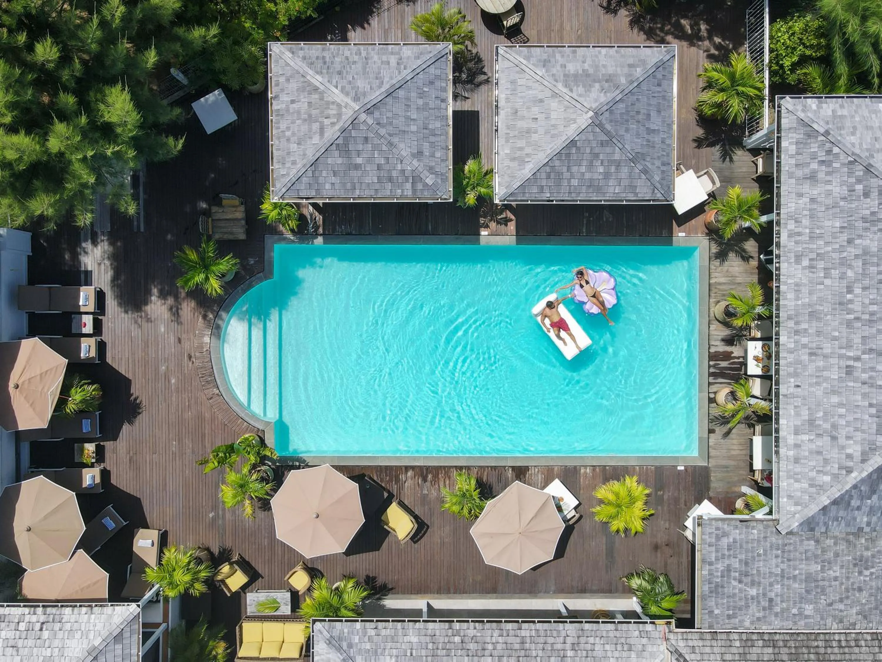 Restaurant/places to eat in Hotel La Plantation