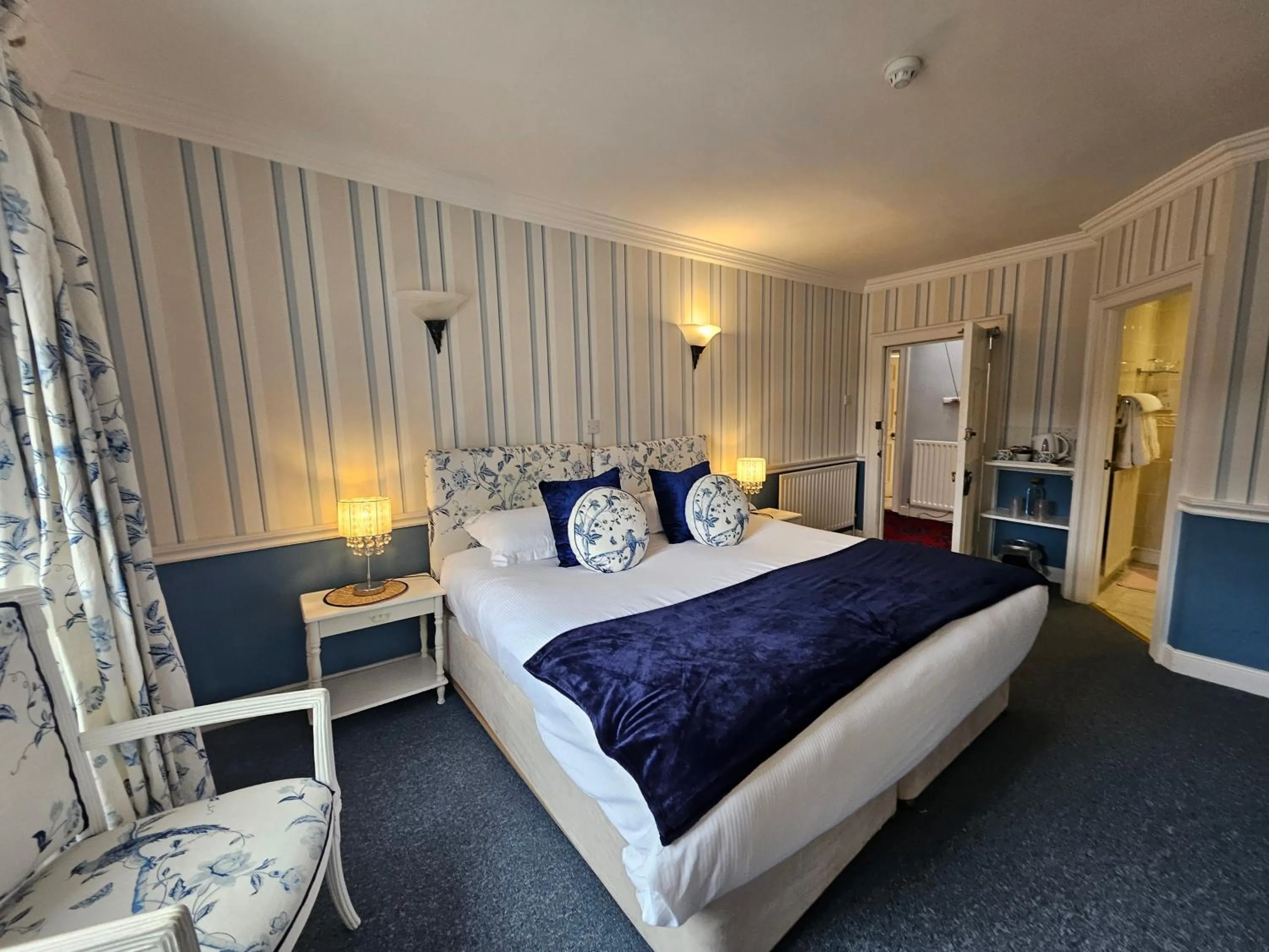 Photo of the whole room, Bed in The Casterbridge