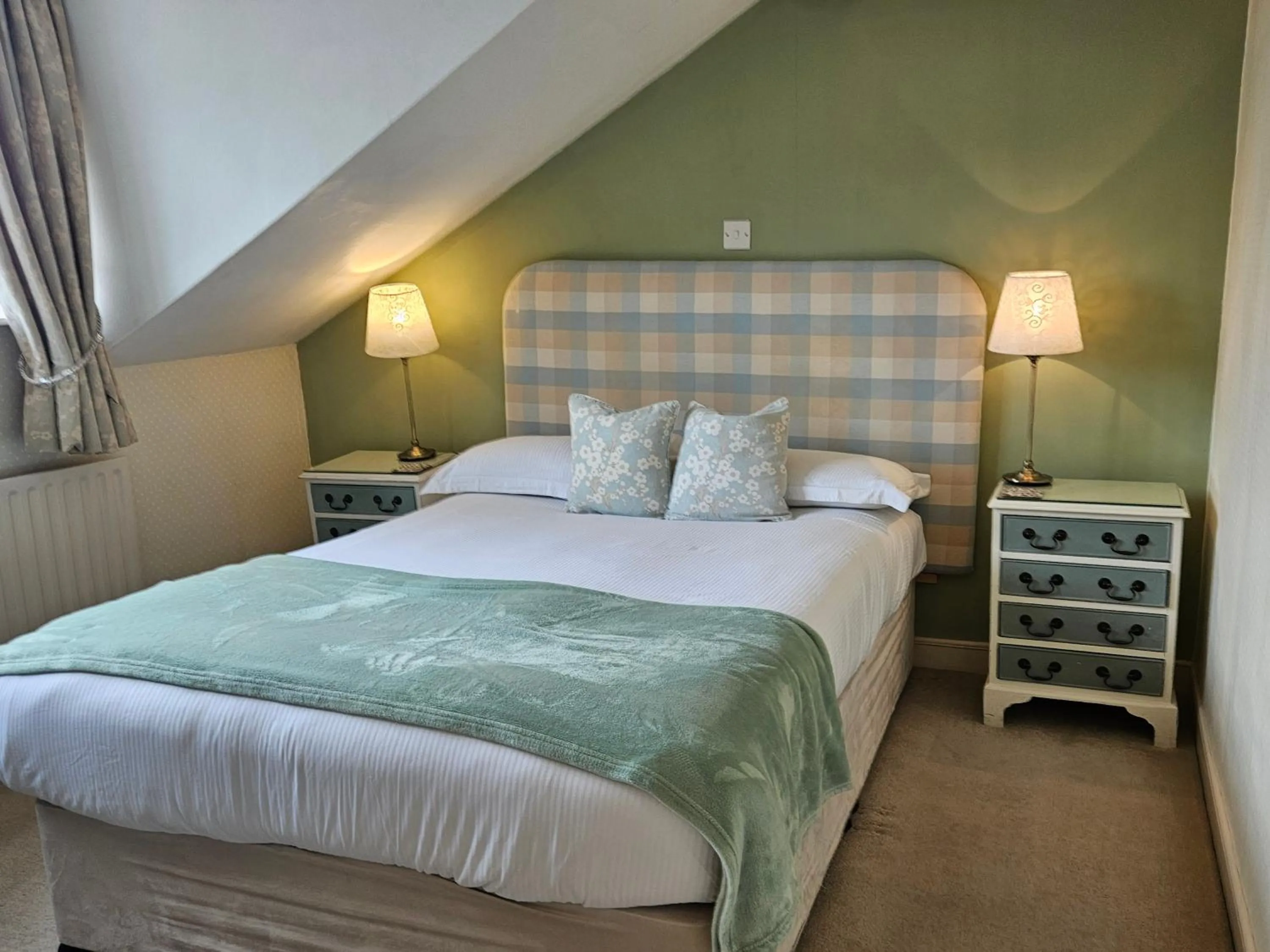 Photo of the whole room, Bed in The Casterbridge