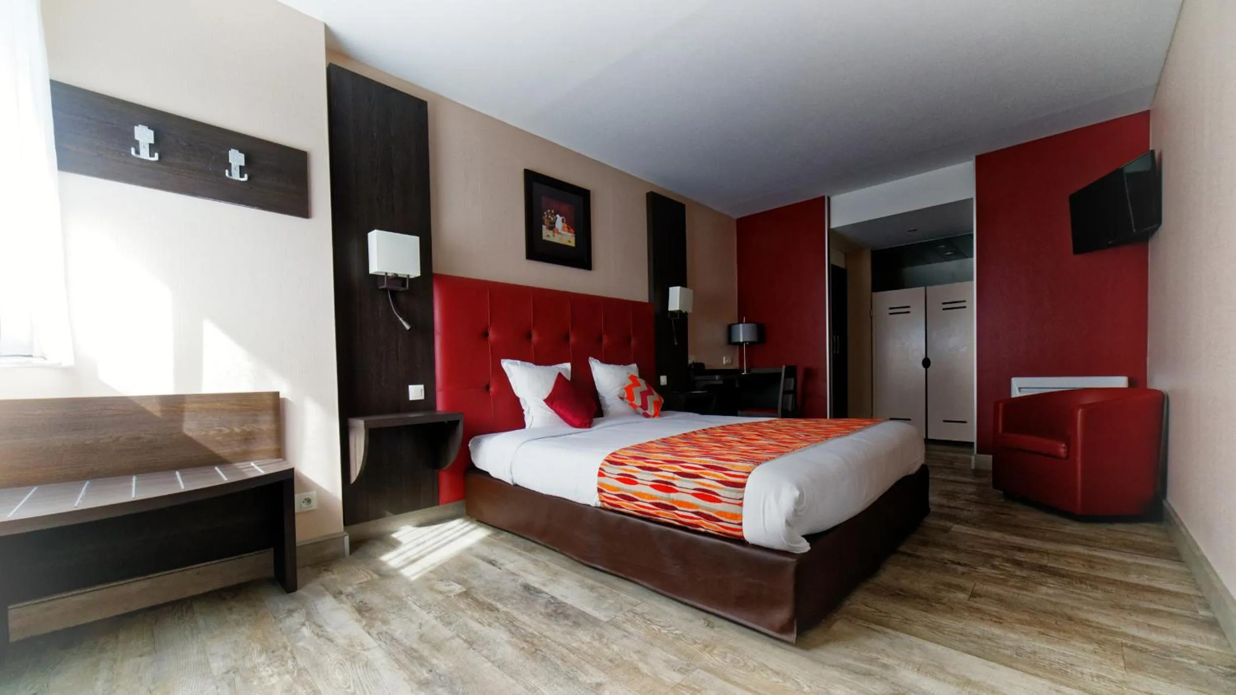 Photo of the whole room, Bed in Logis Auberge Des Moissons