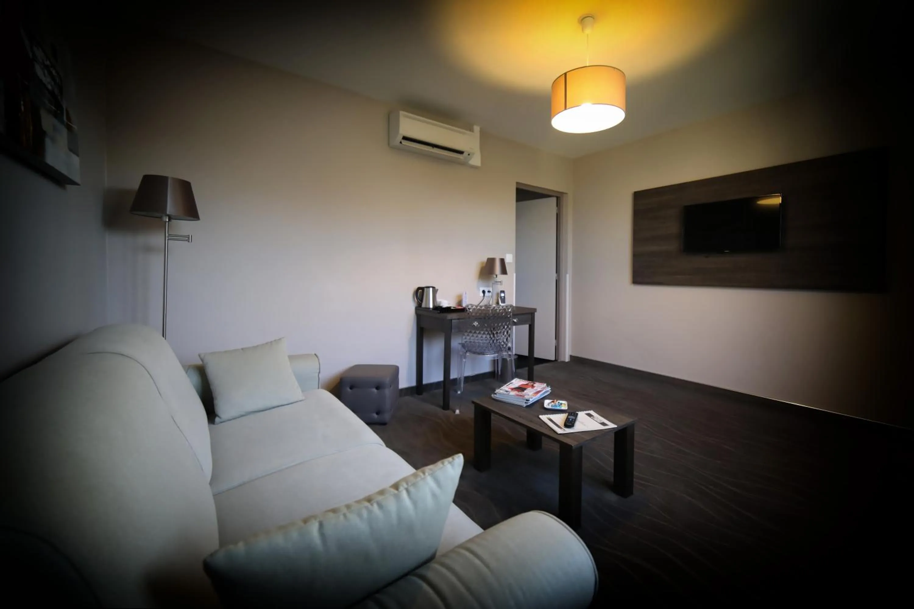 Seating area in Logis Auberge Des Moissons