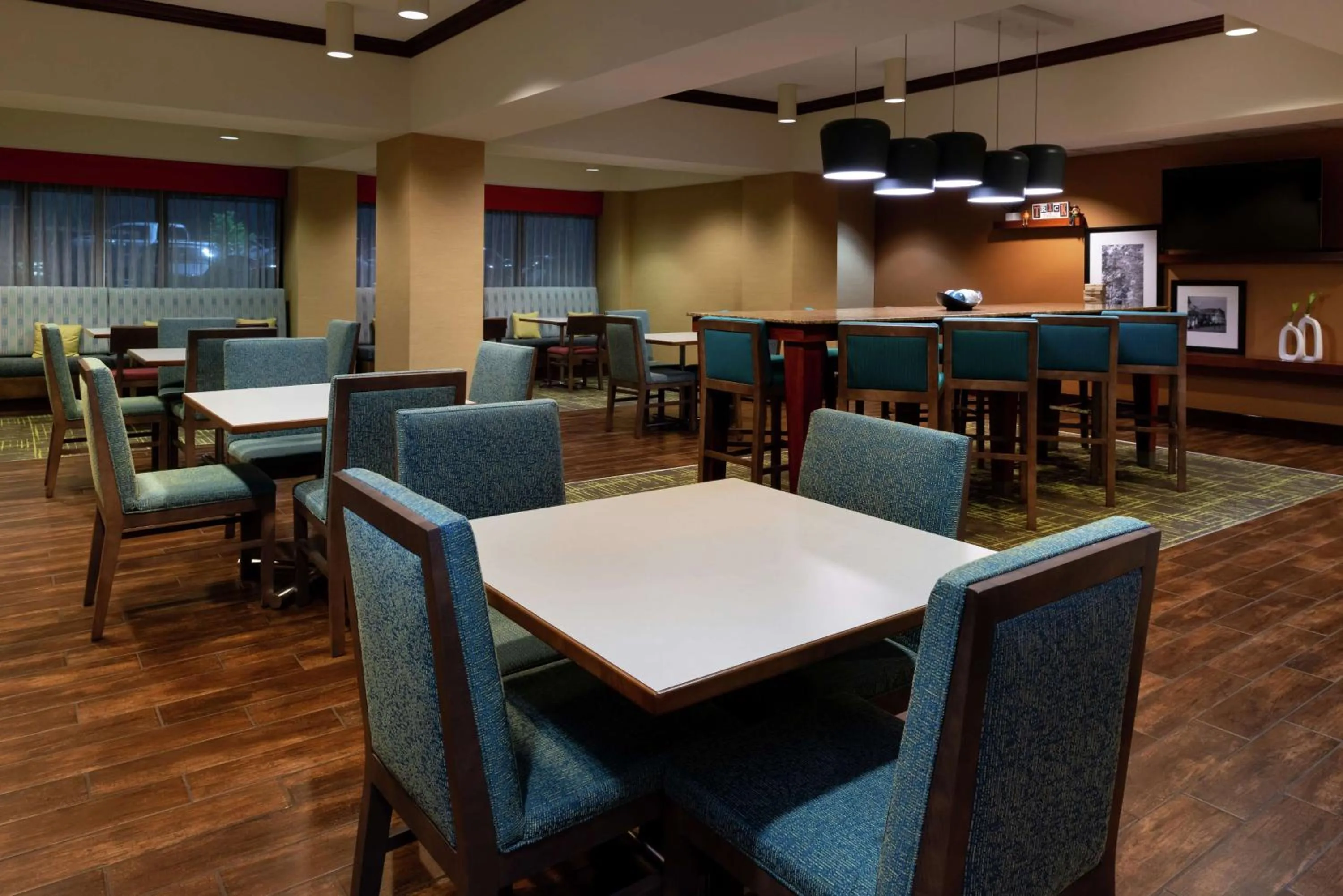 Lobby or reception in Hampton Inn Greensboro Airport