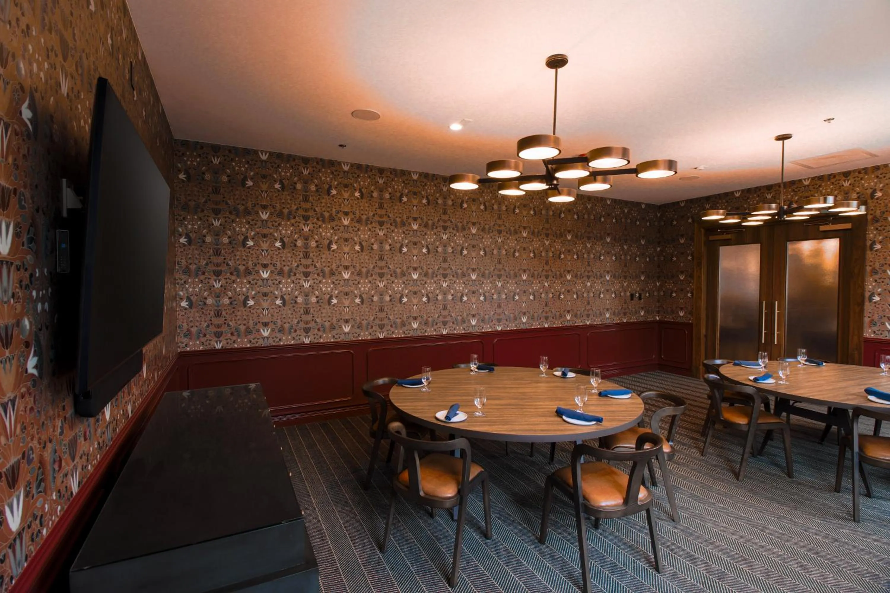 Restaurant/places to eat in Doubletree By Hilton Clarksville Riverview