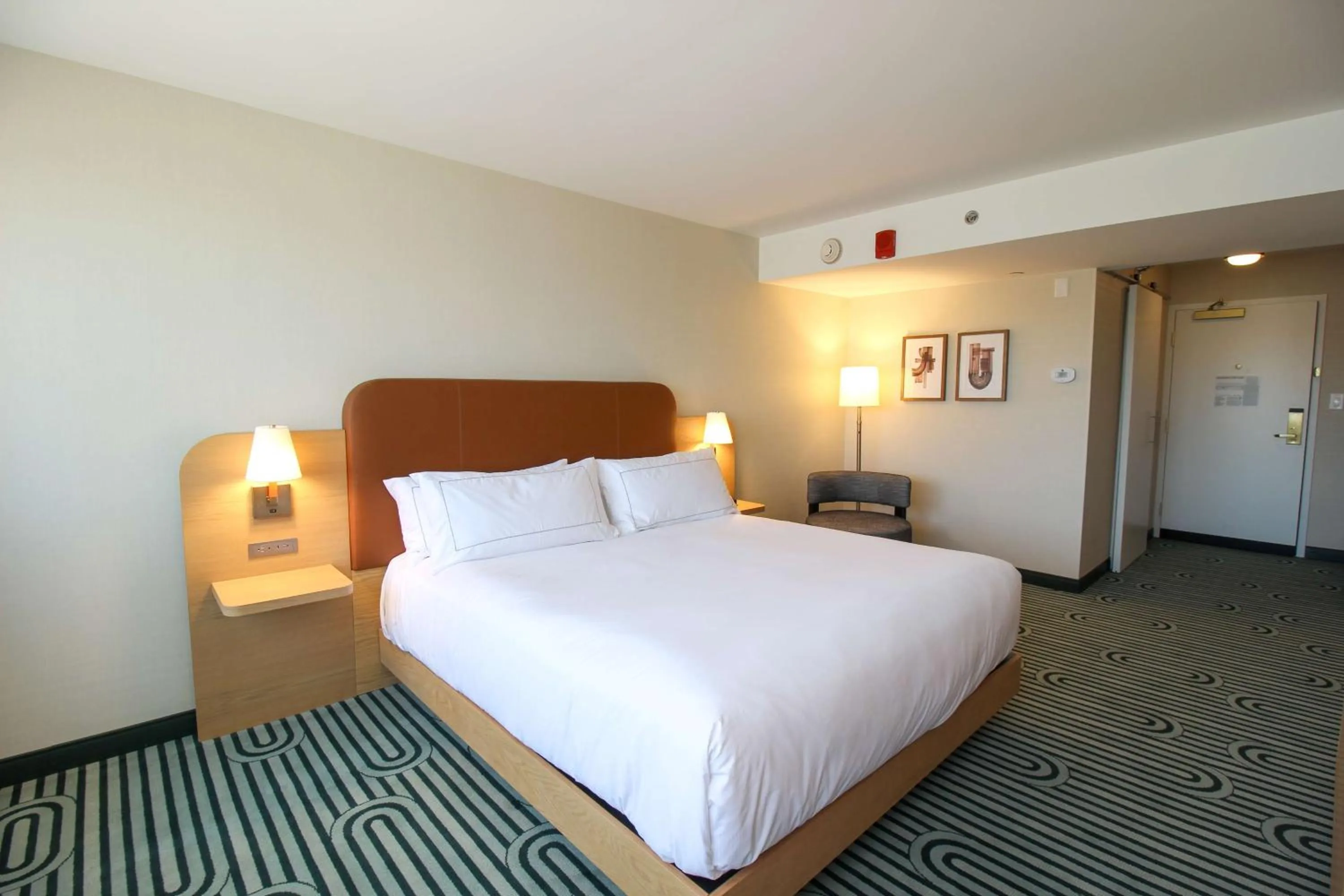 Bed in Doubletree By Hilton Clarksville Riverview