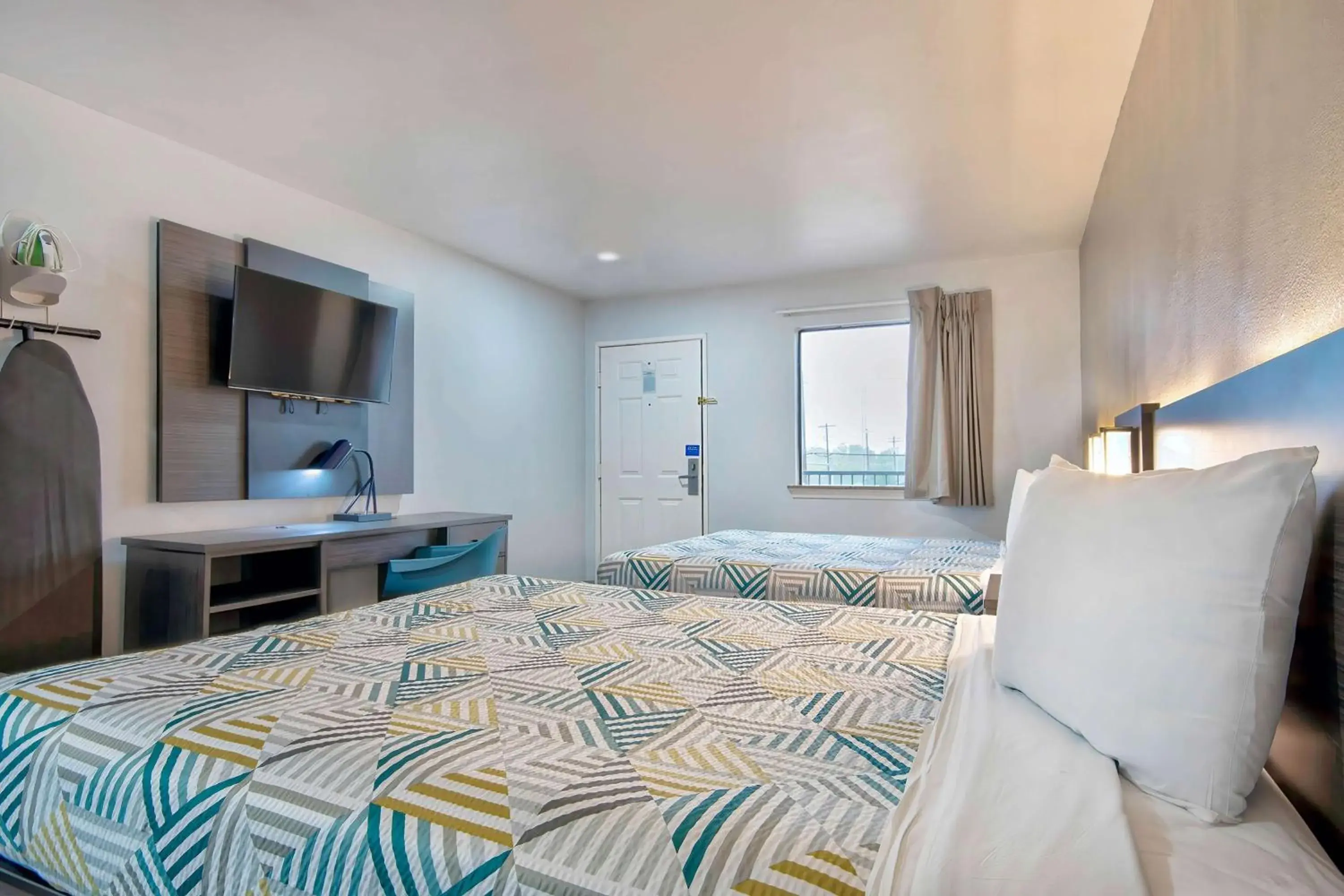 Queen Room with Two Queen Beds - Smoking in Studio 6 - Texas City, TX Queen Room with Two Queen Beds - Smoking in Studio 6 - Texas City, TX