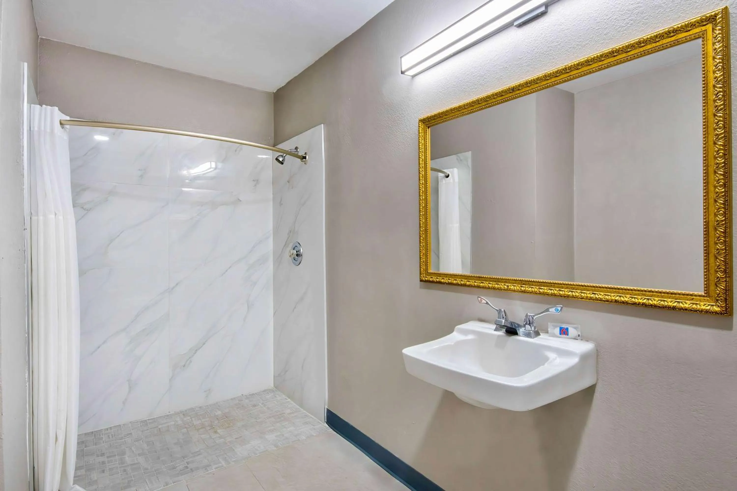 Bathroom in Studio 6 - Texas City, TX