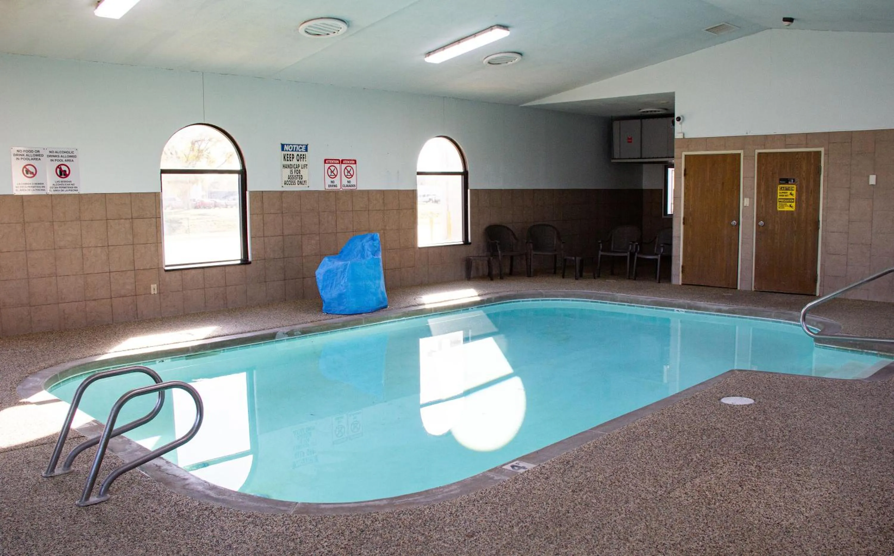 Swimming pool in New Victorian Inn & Suites-Norfolk