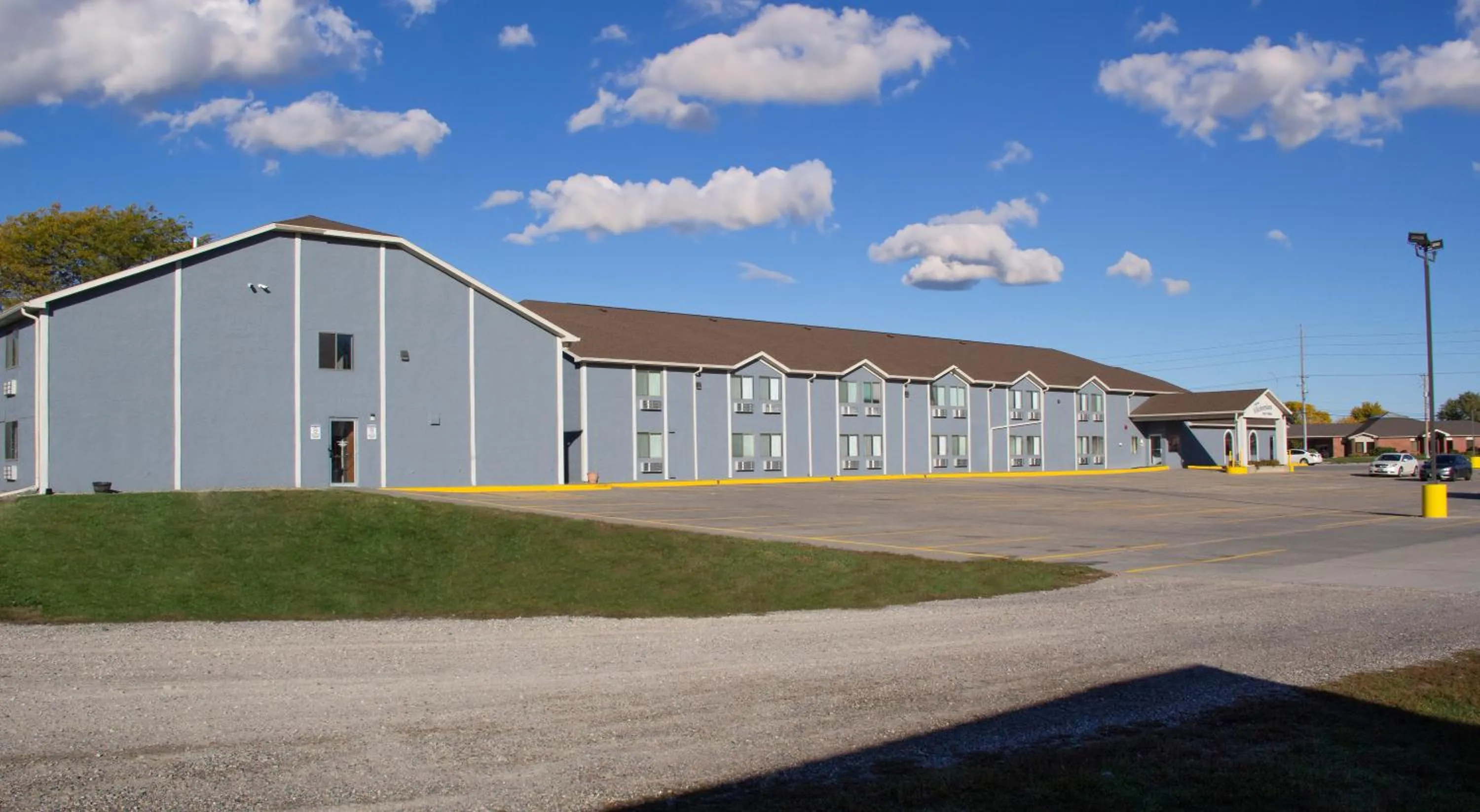 Parking in New Victorian Inn & Suites-Norfolk