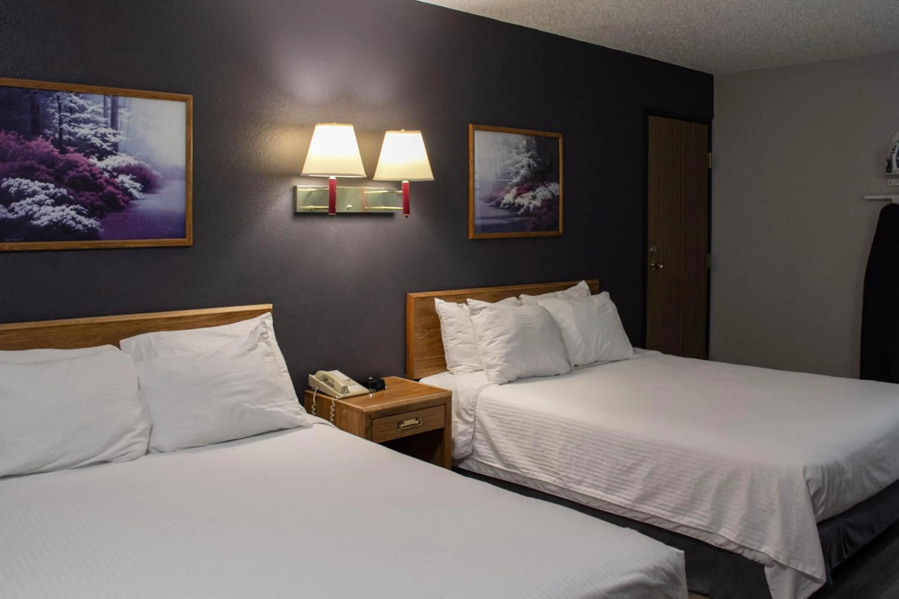 Bedroom, Bed in New Victorian Inn & Suites-Norfolk