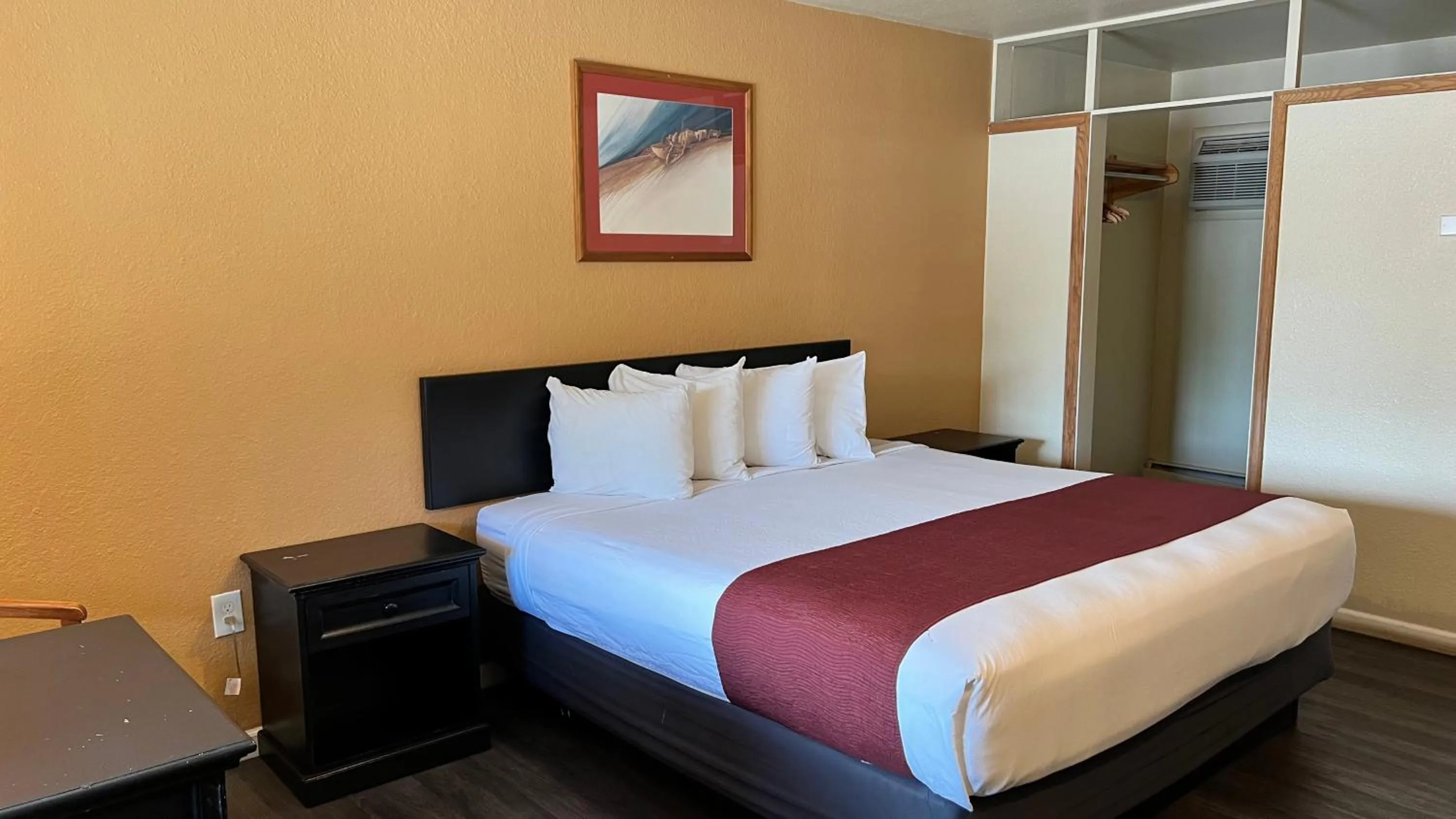 Bed in Black Canyon Motel