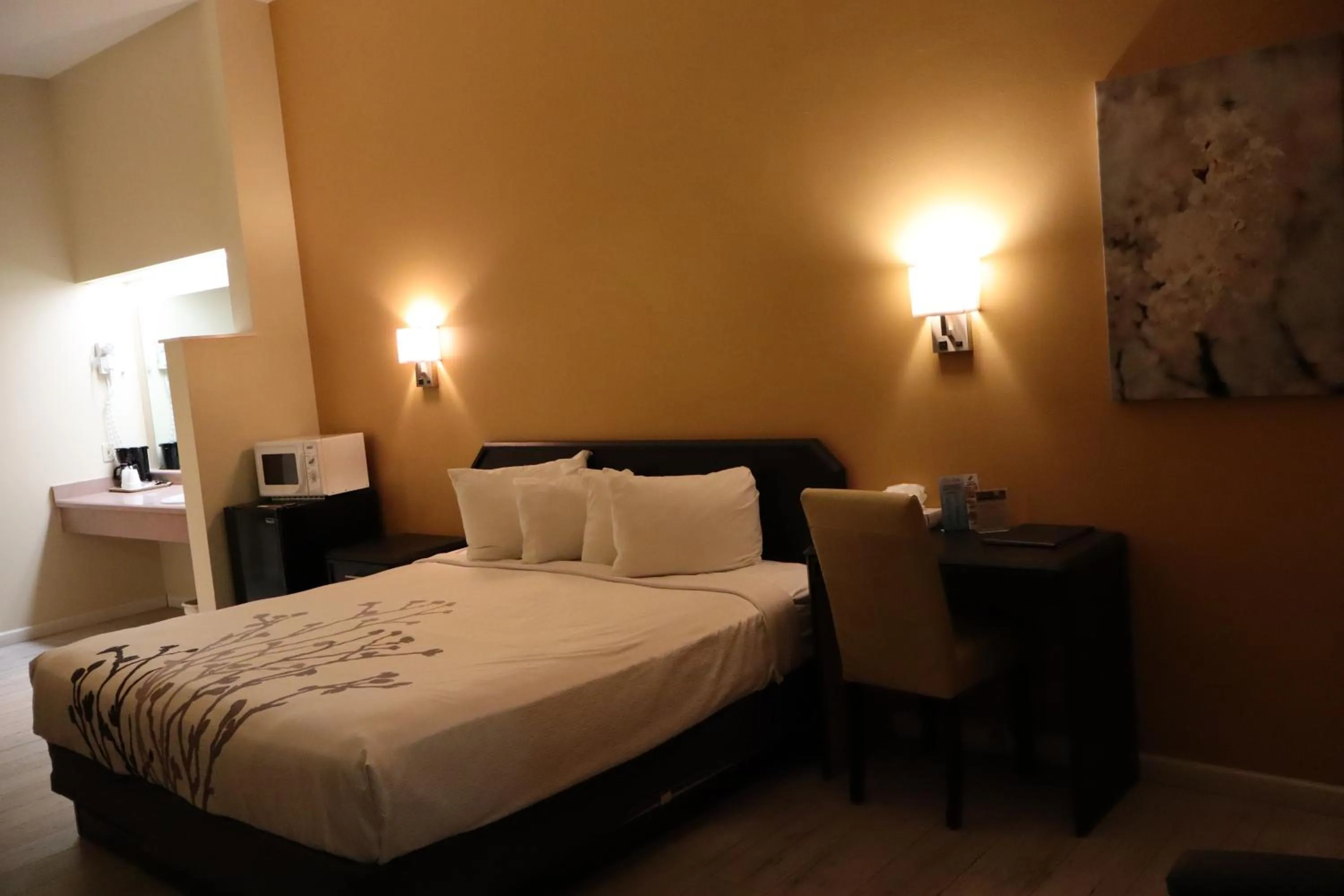 Bed in Black Canyon Motel