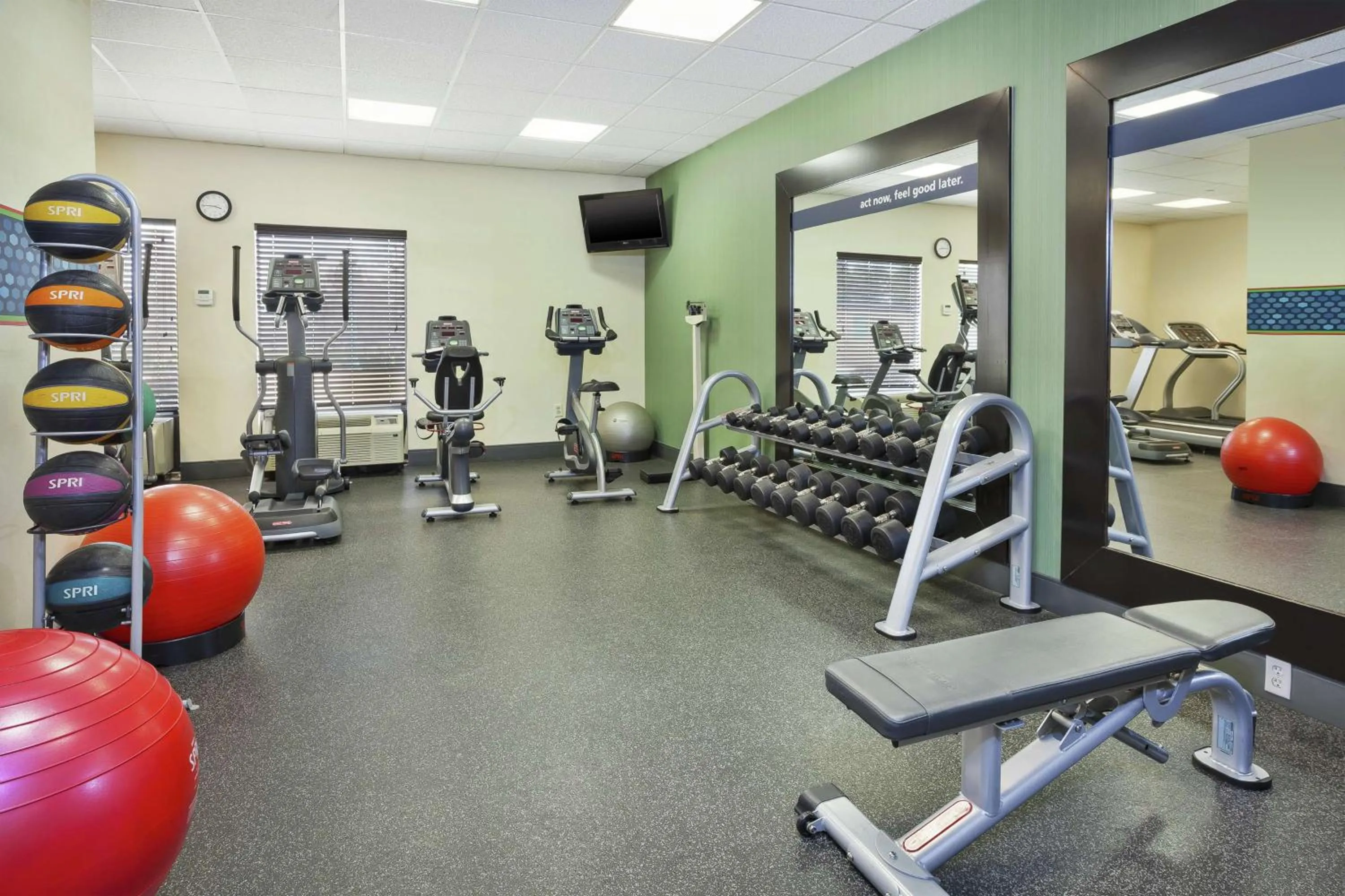 Fitness centre/facilities in Hampton Inn Clinton