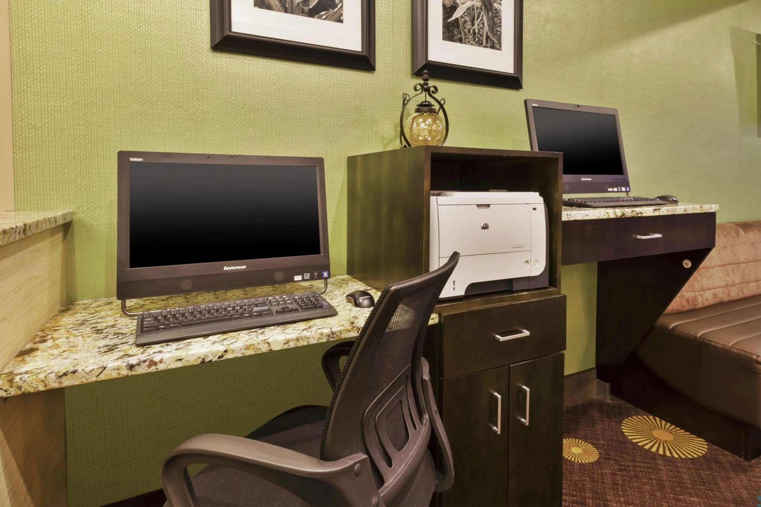 Business facilities in Hampton Inn Clinton