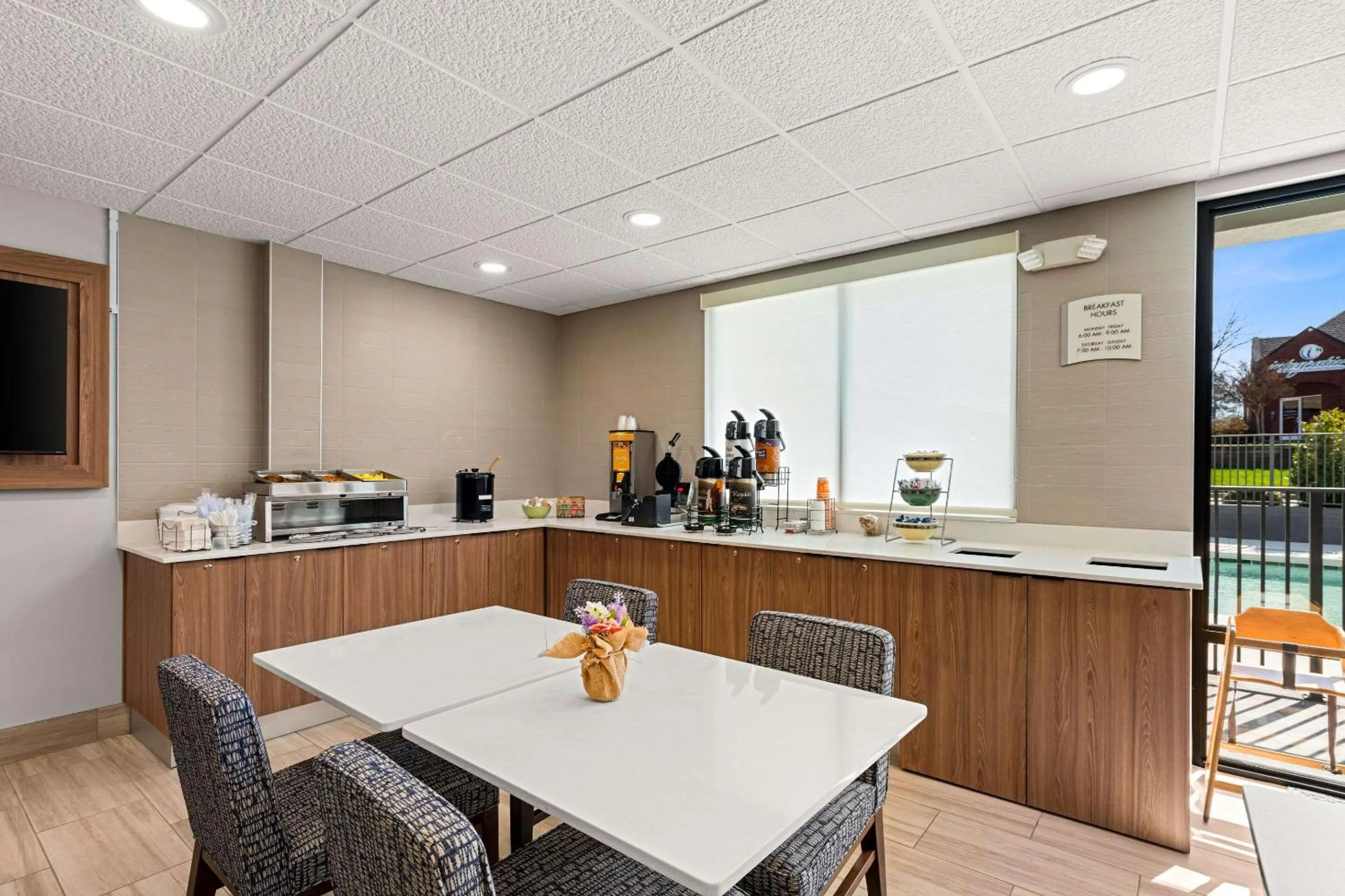 Breakfast in Quality Inn & Suites Matthews - Charlotte