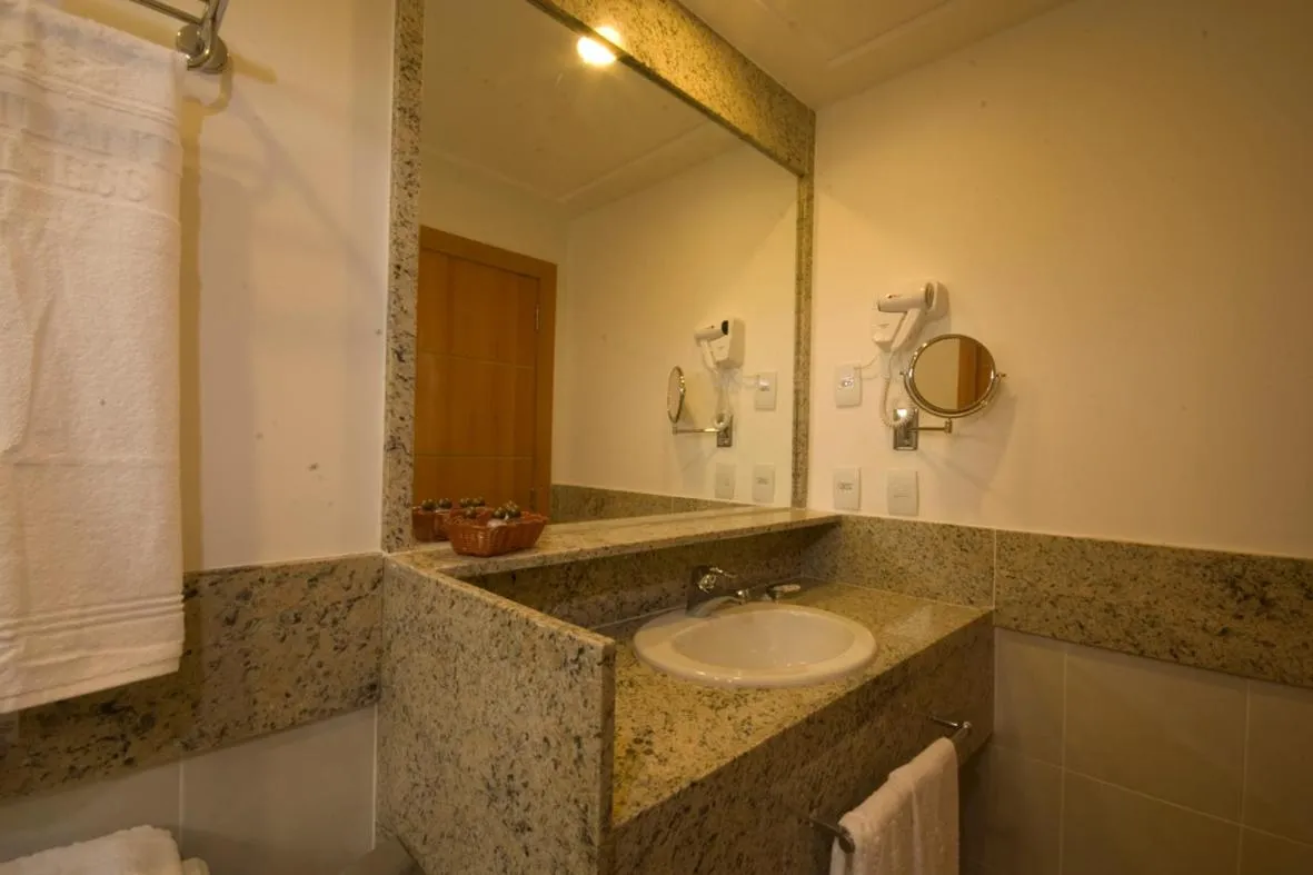 Bathroom in Hotel Atlântico Business Centro